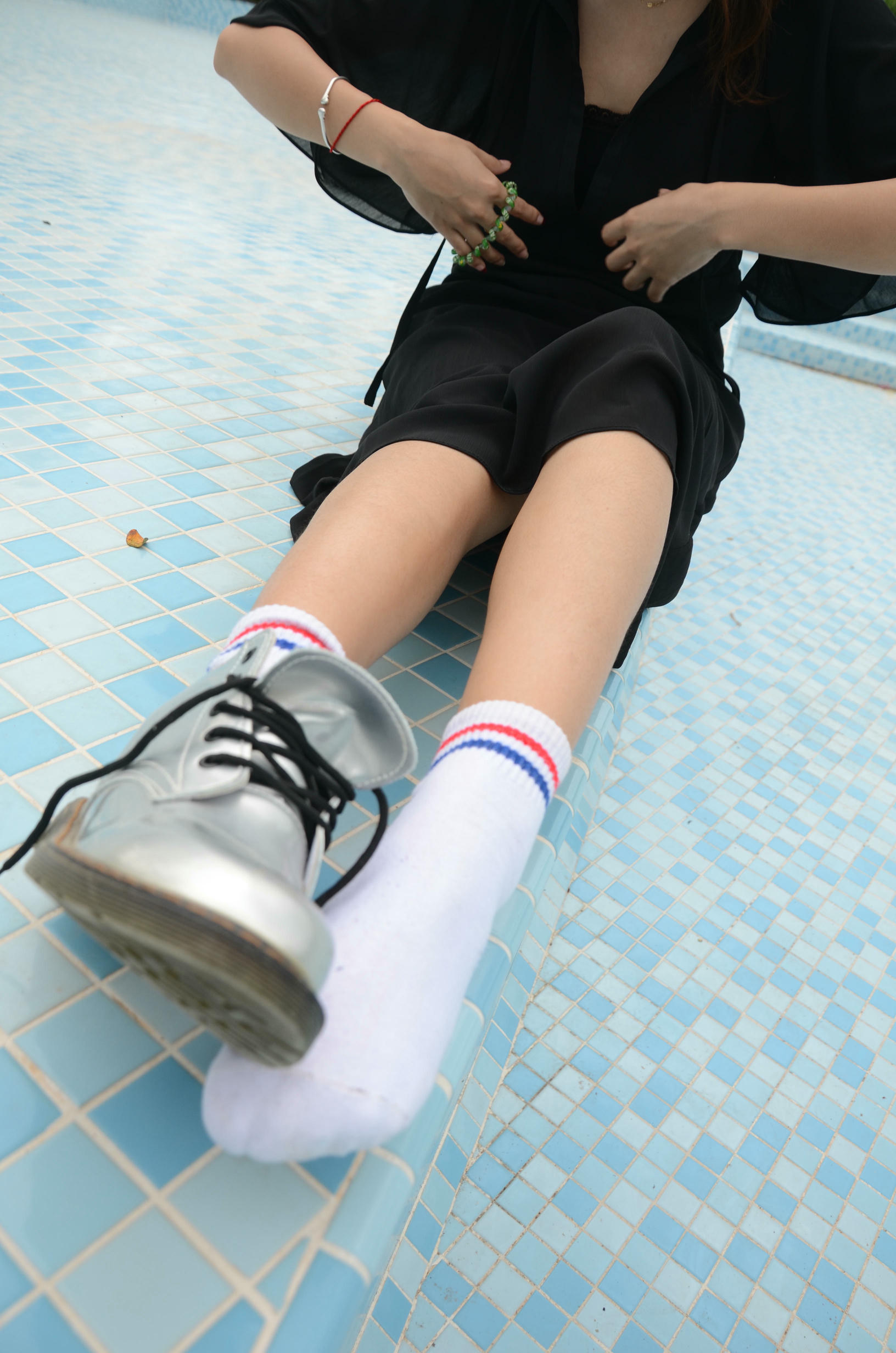 [战前女神] 恋足美腿棉袜女神级摄影套图 2015.06.07特辑1 [126P+138M]_第2集