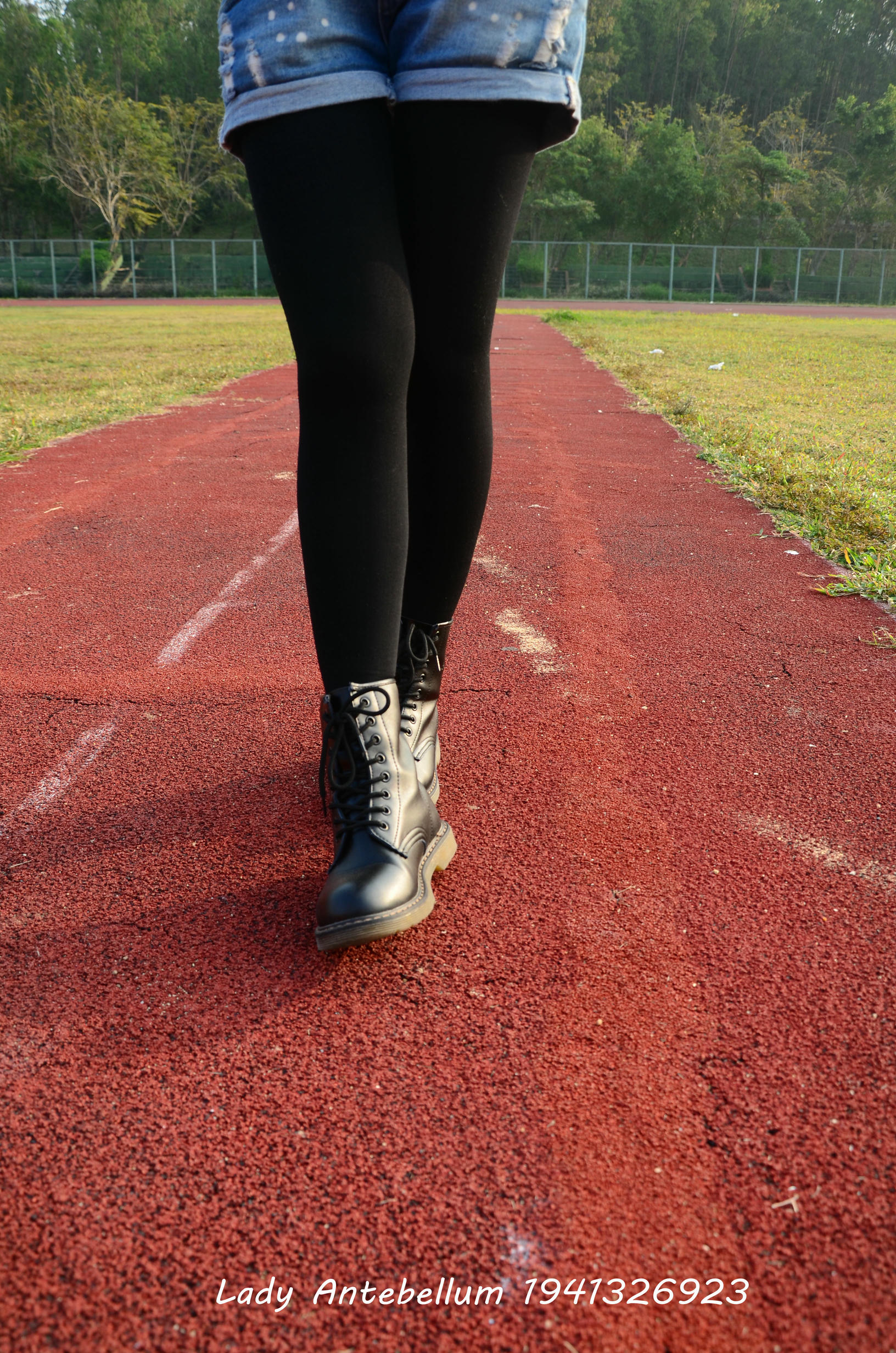 [战前女神] 恋足美腿棉袜女神级摄影套图 015 [131P-265MB]_第1集