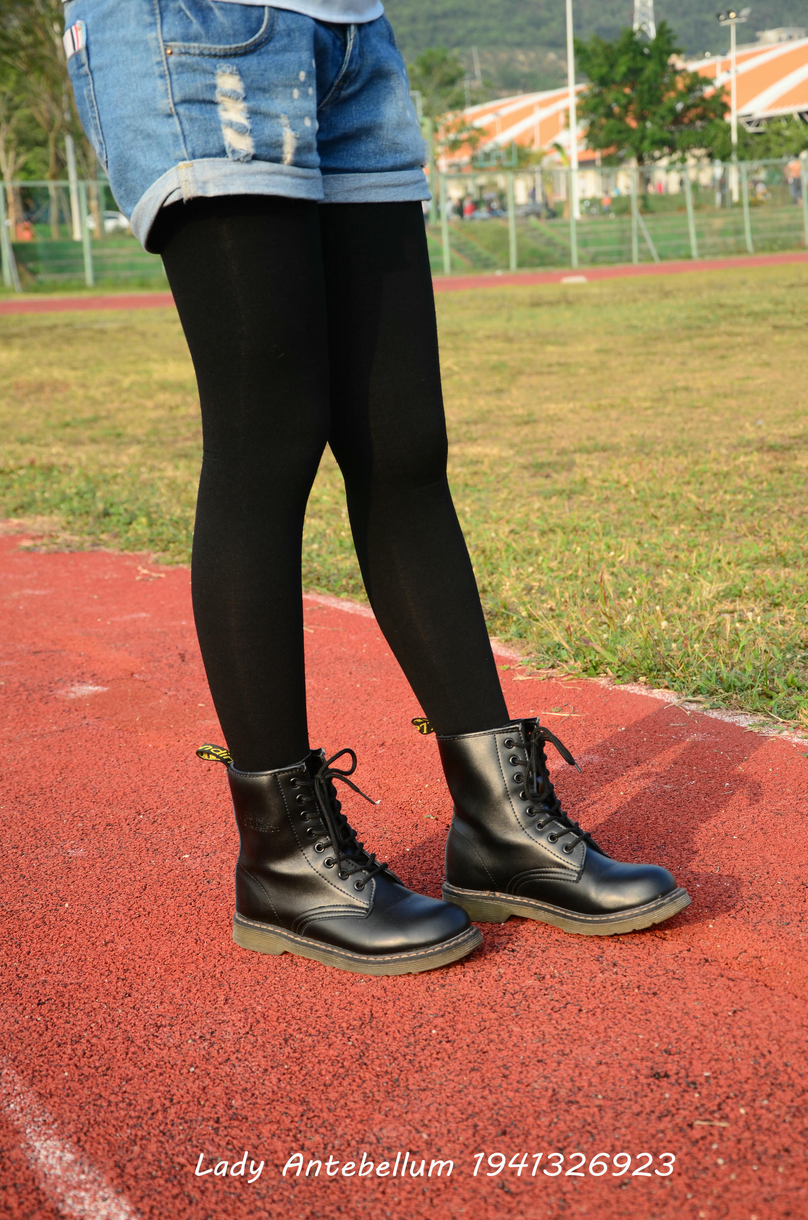 [战前女神] 恋足美腿棉袜女神级摄影套图 015 [131P-265MB]_第1集