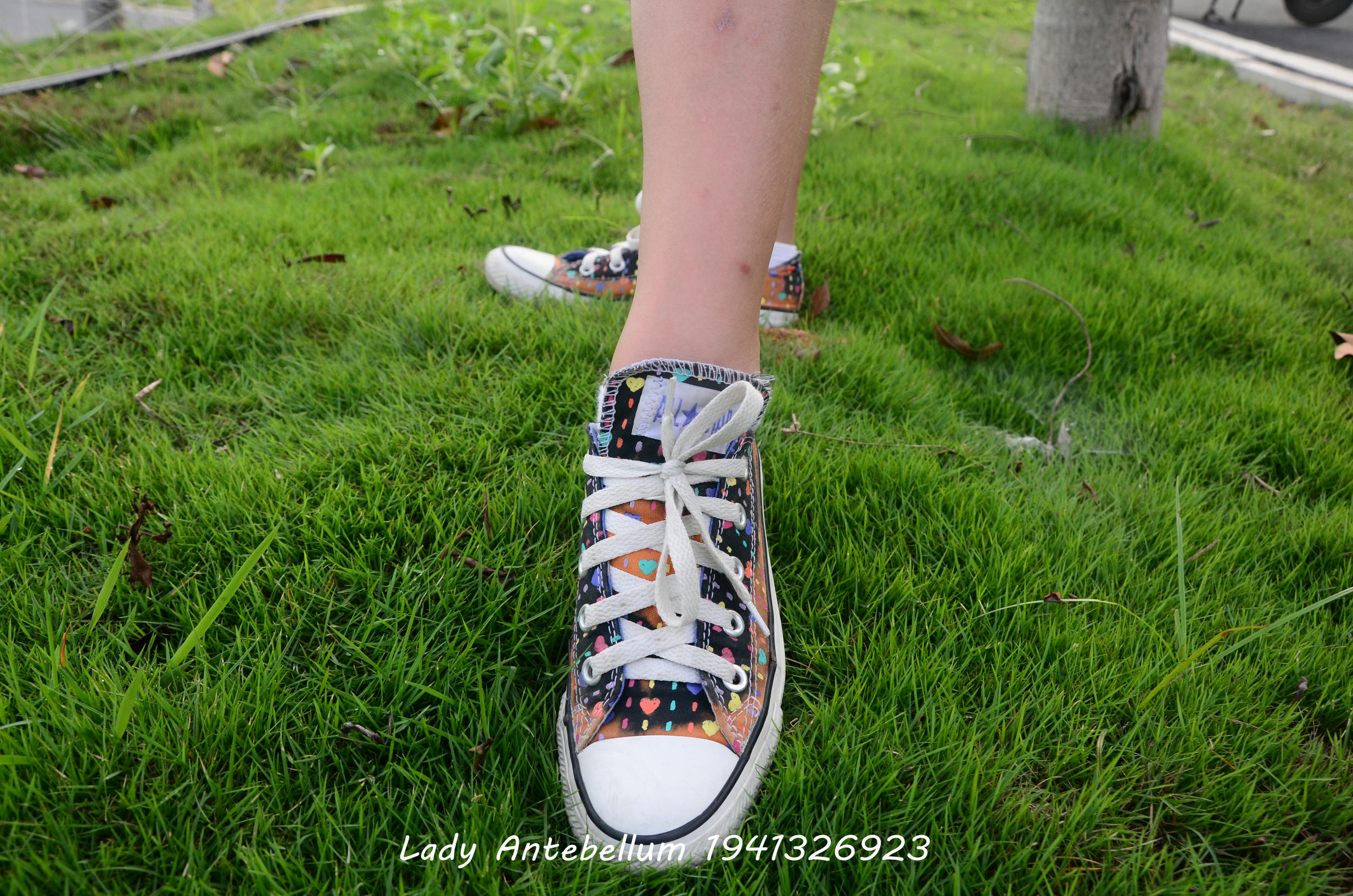 [战前女神] 恋足美腿棉袜女神级摄影套图 单独赠送 [73P+176M]_第1集