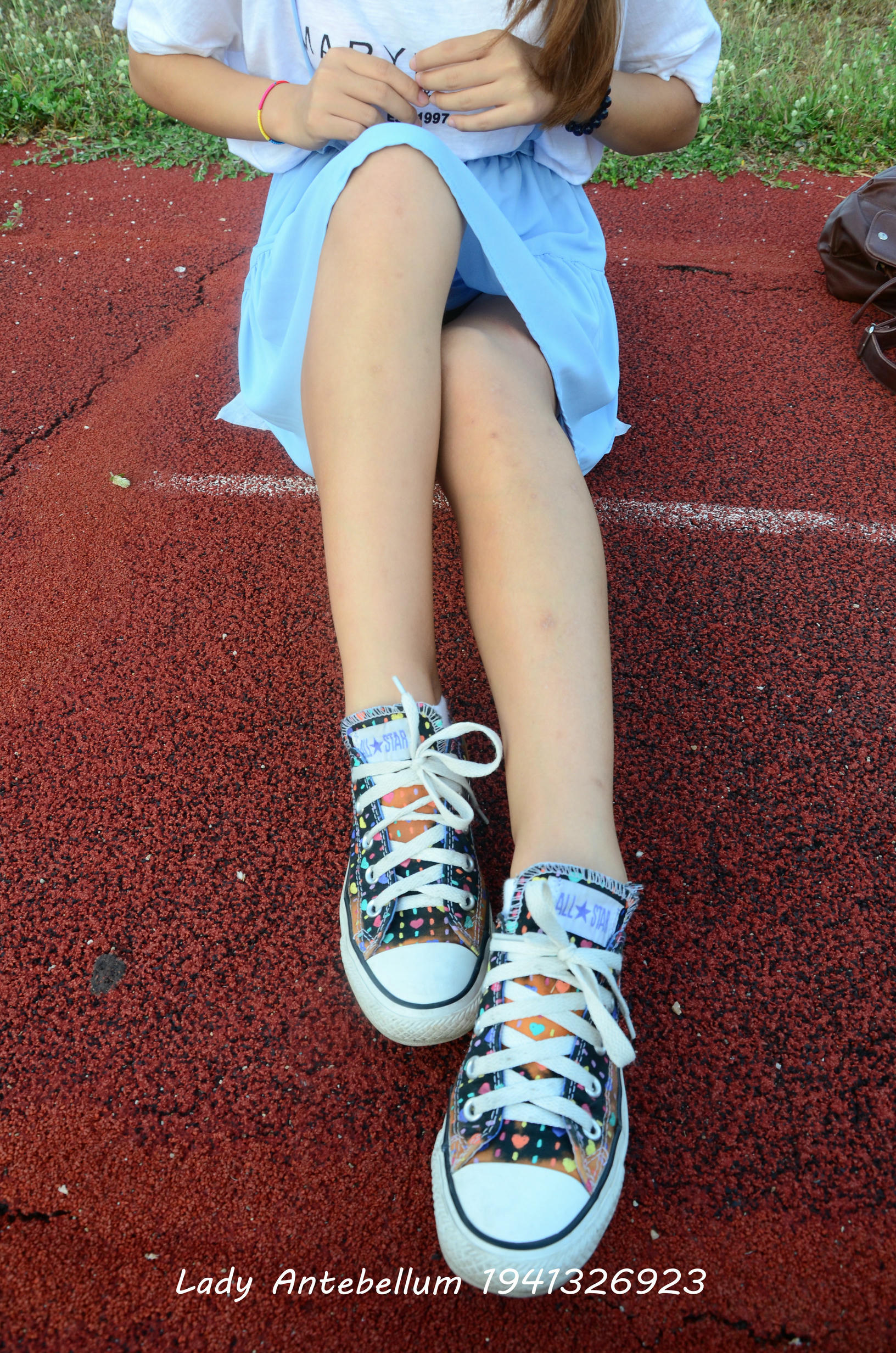 [战前女神] 恋足美腿棉袜女神级摄影套图 单独赠送 [73P+176M]_第1集