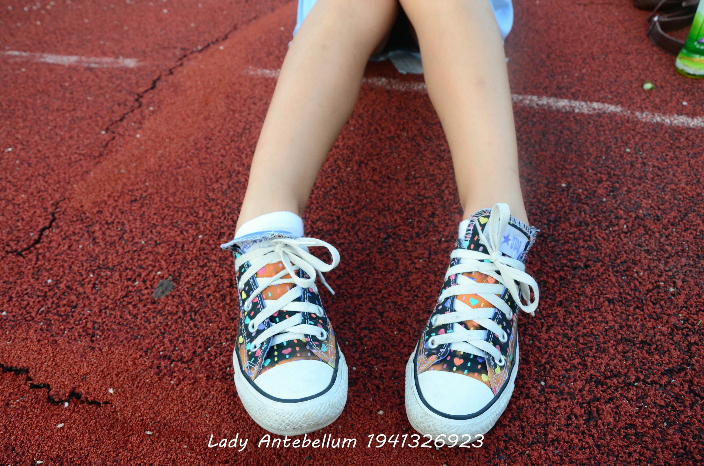 [战前女神] 恋足美腿棉袜女神级摄影套图 单独赠送 [73P+176M]_第1集