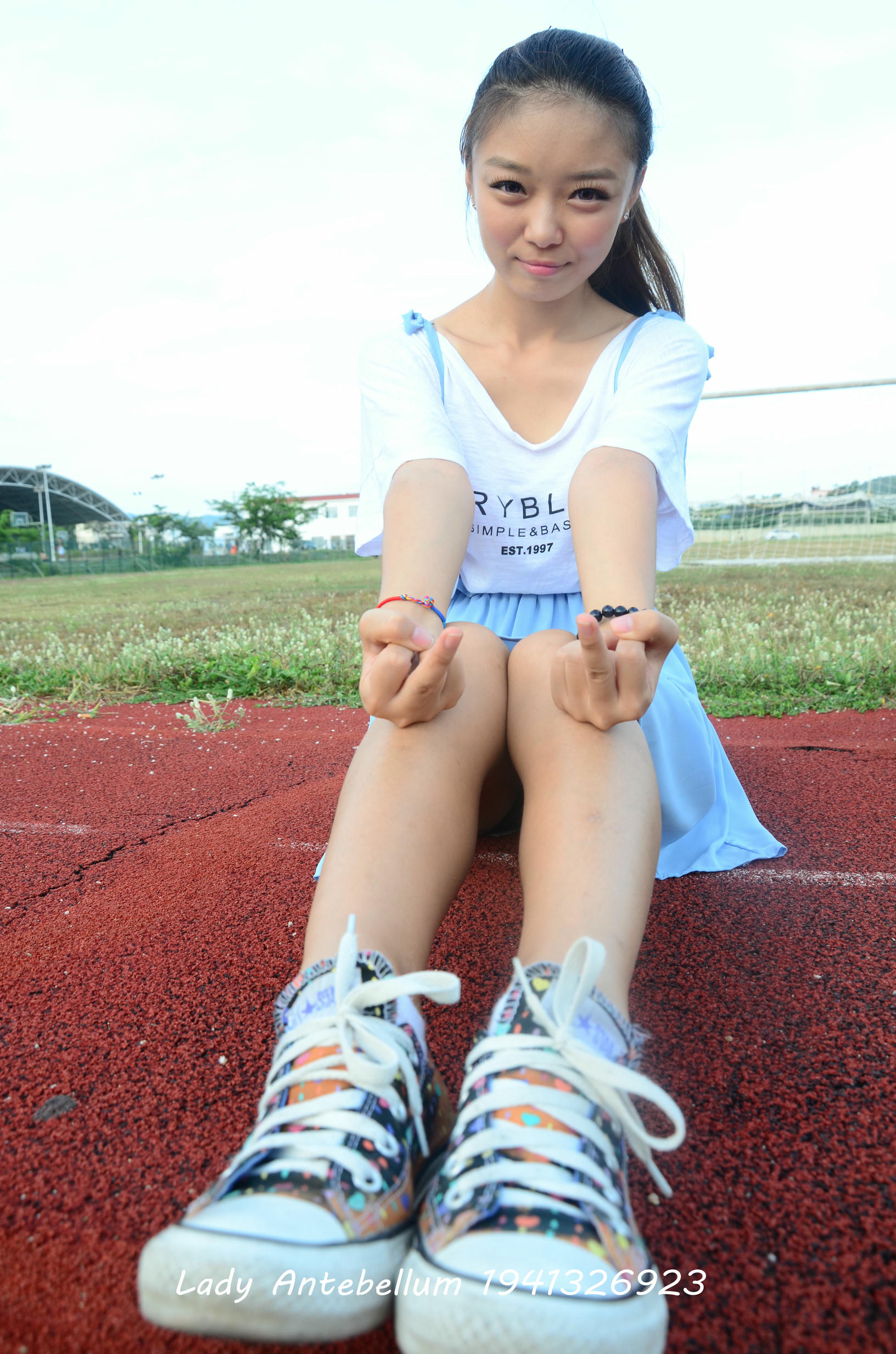 [战前女神] 恋足美腿棉袜女神级摄影套图 单独赠送 [73P+176M]_第1集