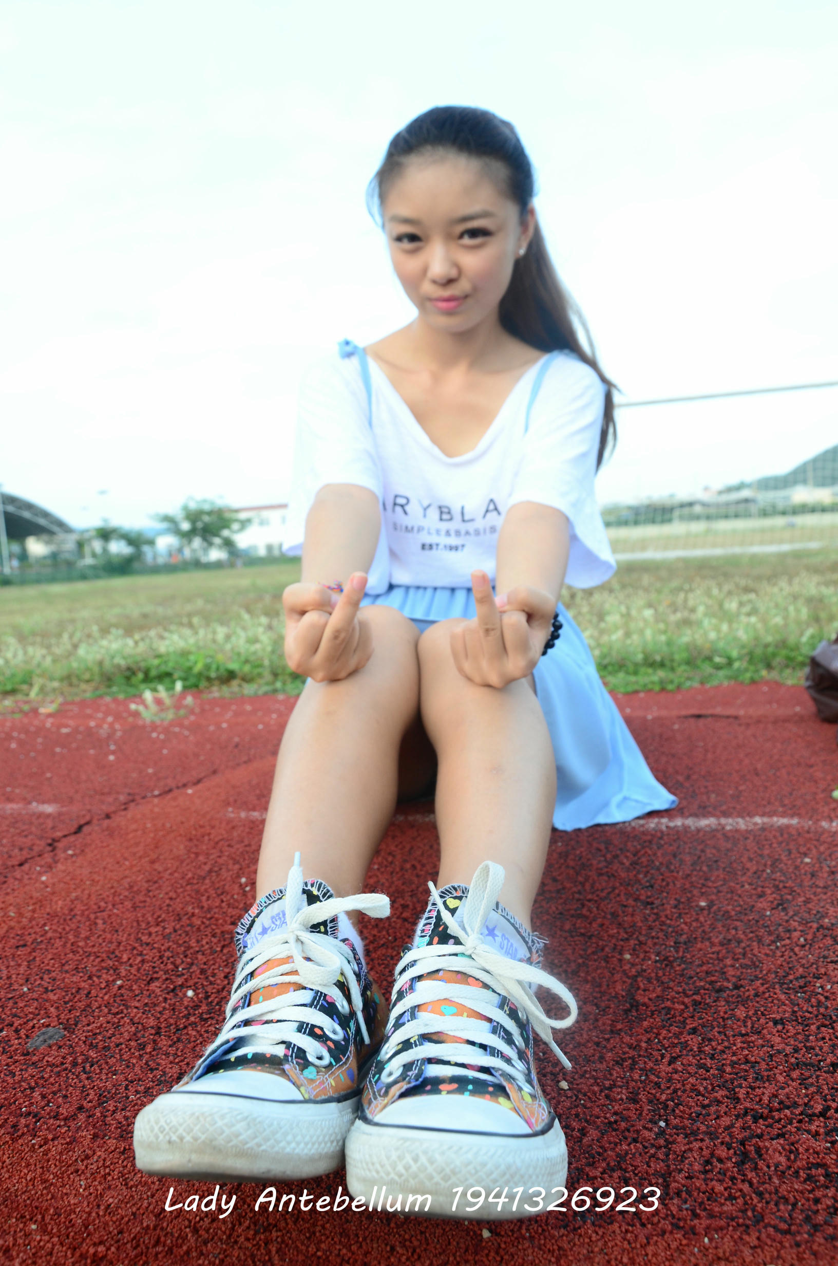 [战前女神] 恋足美腿棉袜女神级摄影套图 单独赠送 [73P+176M]_第2集