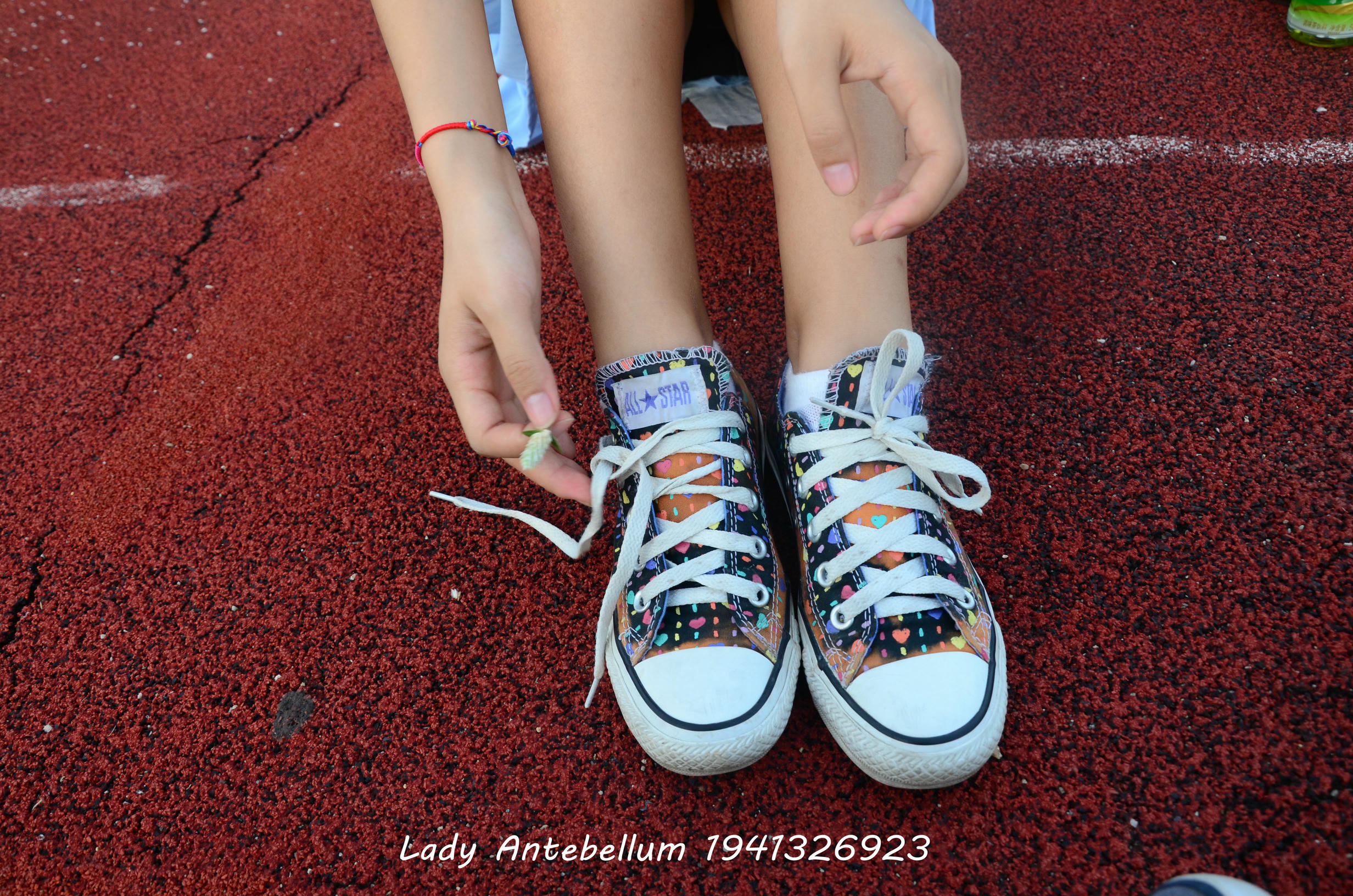 [战前女神] 恋足美腿棉袜女神级摄影套图 单独赠送 [73P+176M]_第2集