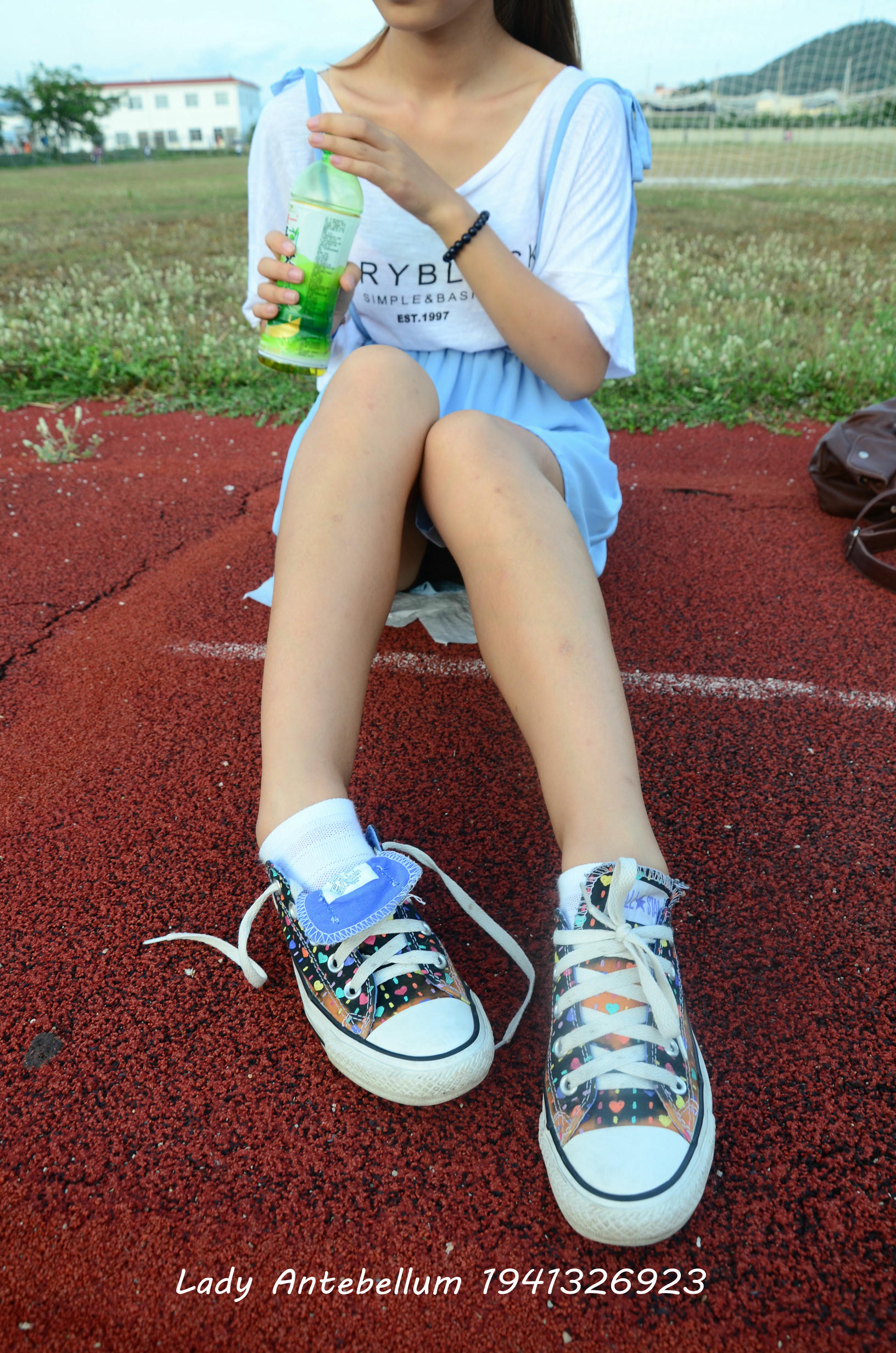 [战前女神] 恋足美腿棉袜女神级摄影套图 单独赠送 [73P+176M]_第2集