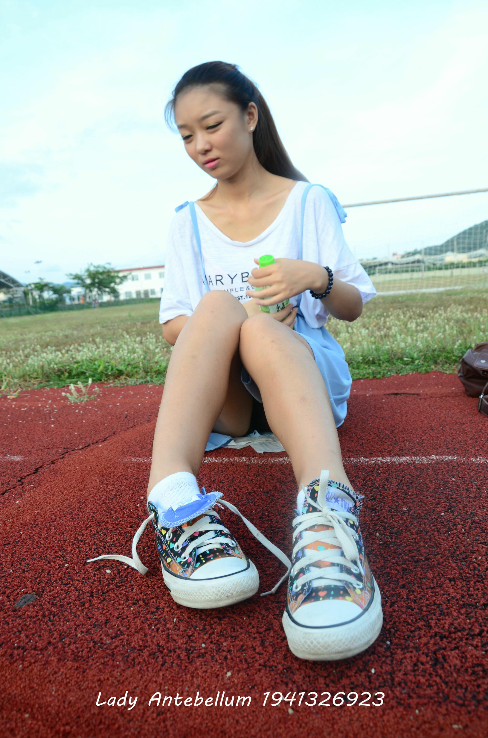 [战前女神] 恋足美腿棉袜女神级摄影套图 单独赠送 [73P+176M]_第2集