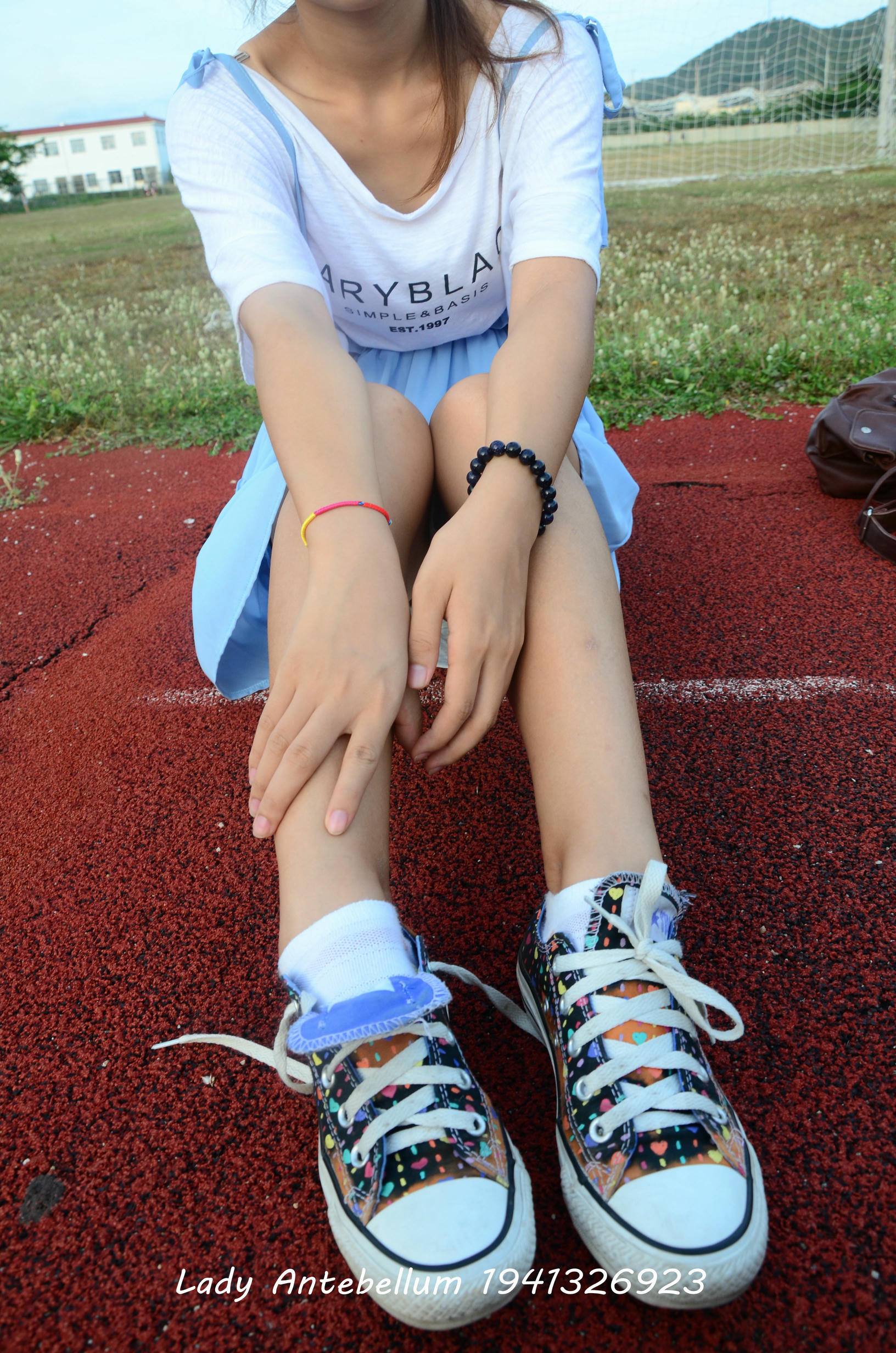 [战前女神] 恋足美腿棉袜女神级摄影套图 单独赠送 [73P+176M]_第2集