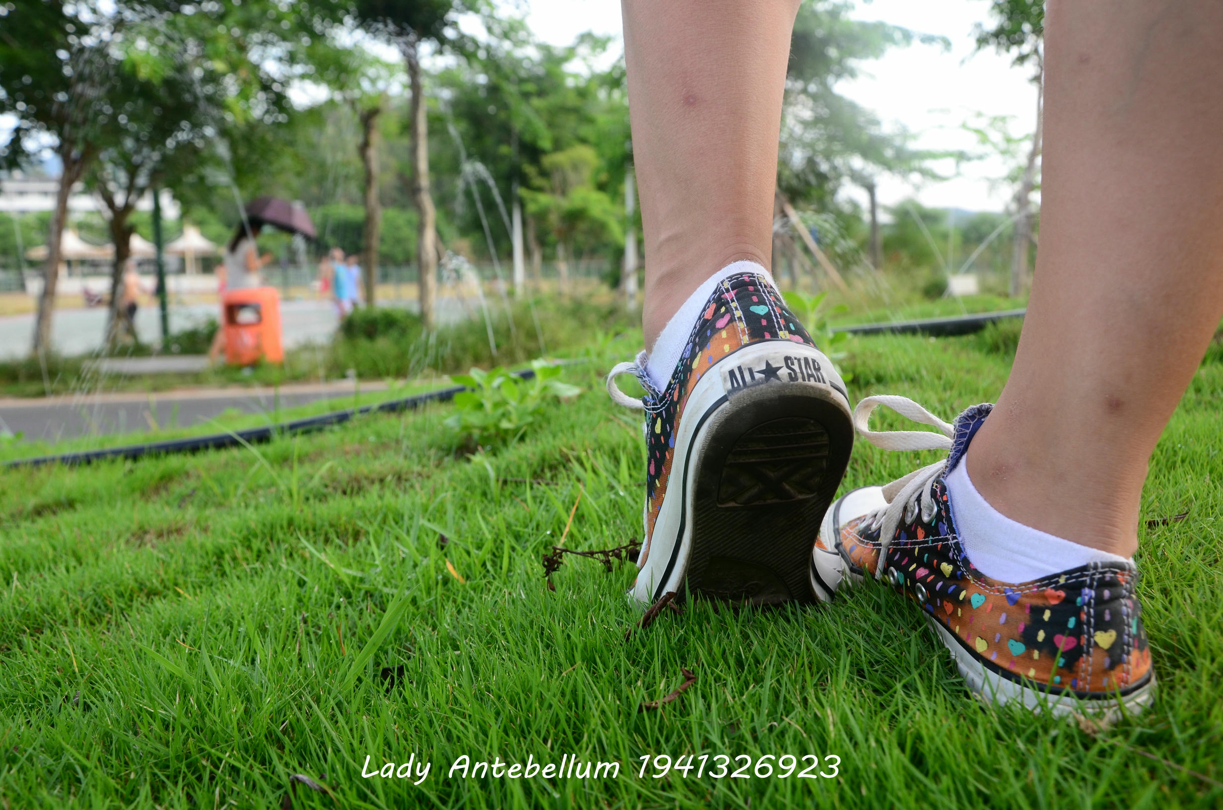 [战前女神] 恋足美腿棉袜女神级摄影套图 单独赠送 [73P+176M]_第1集