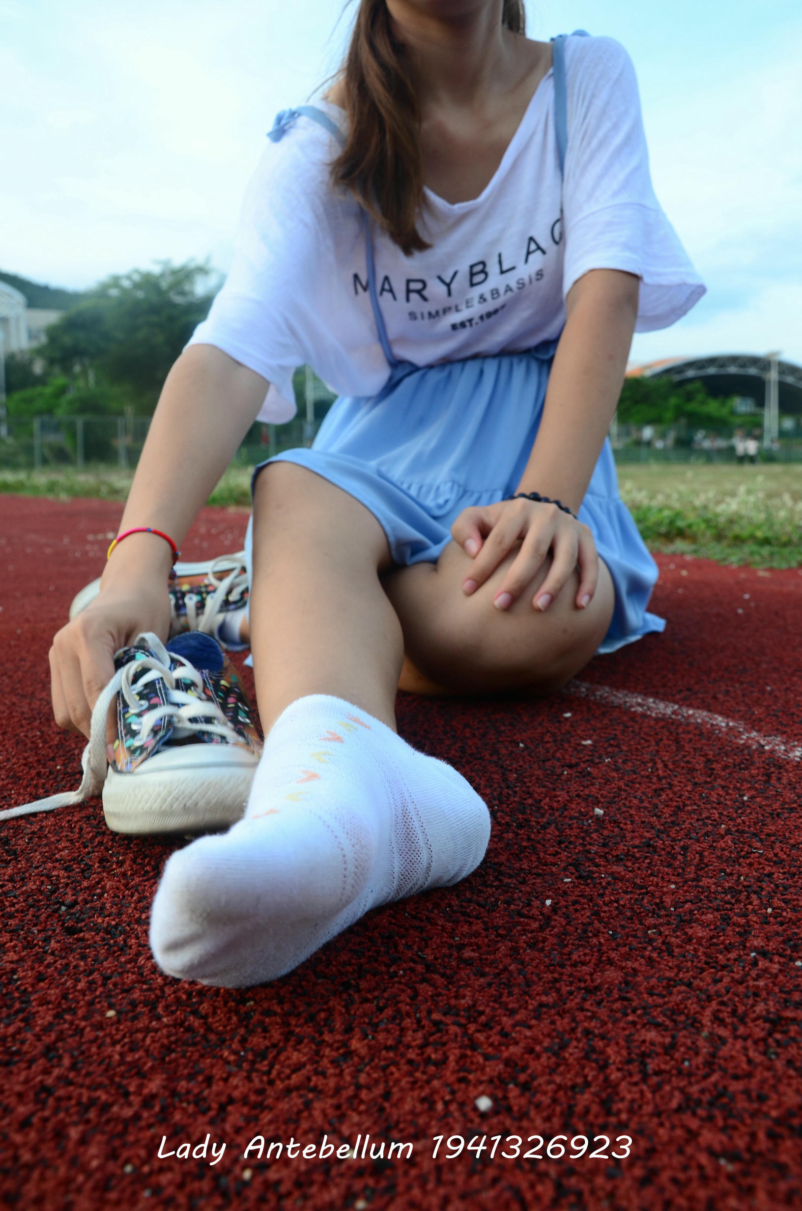 [战前女神] 恋足美腿棉袜女神级摄影套图 单独赠送 [73P+176M]_第3集