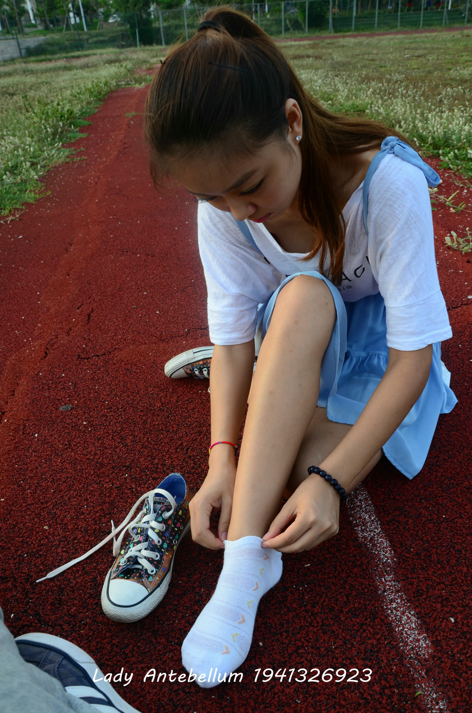 [战前女神] 恋足美腿棉袜女神级摄影套图 单独赠送 [73P+176M]_第3集