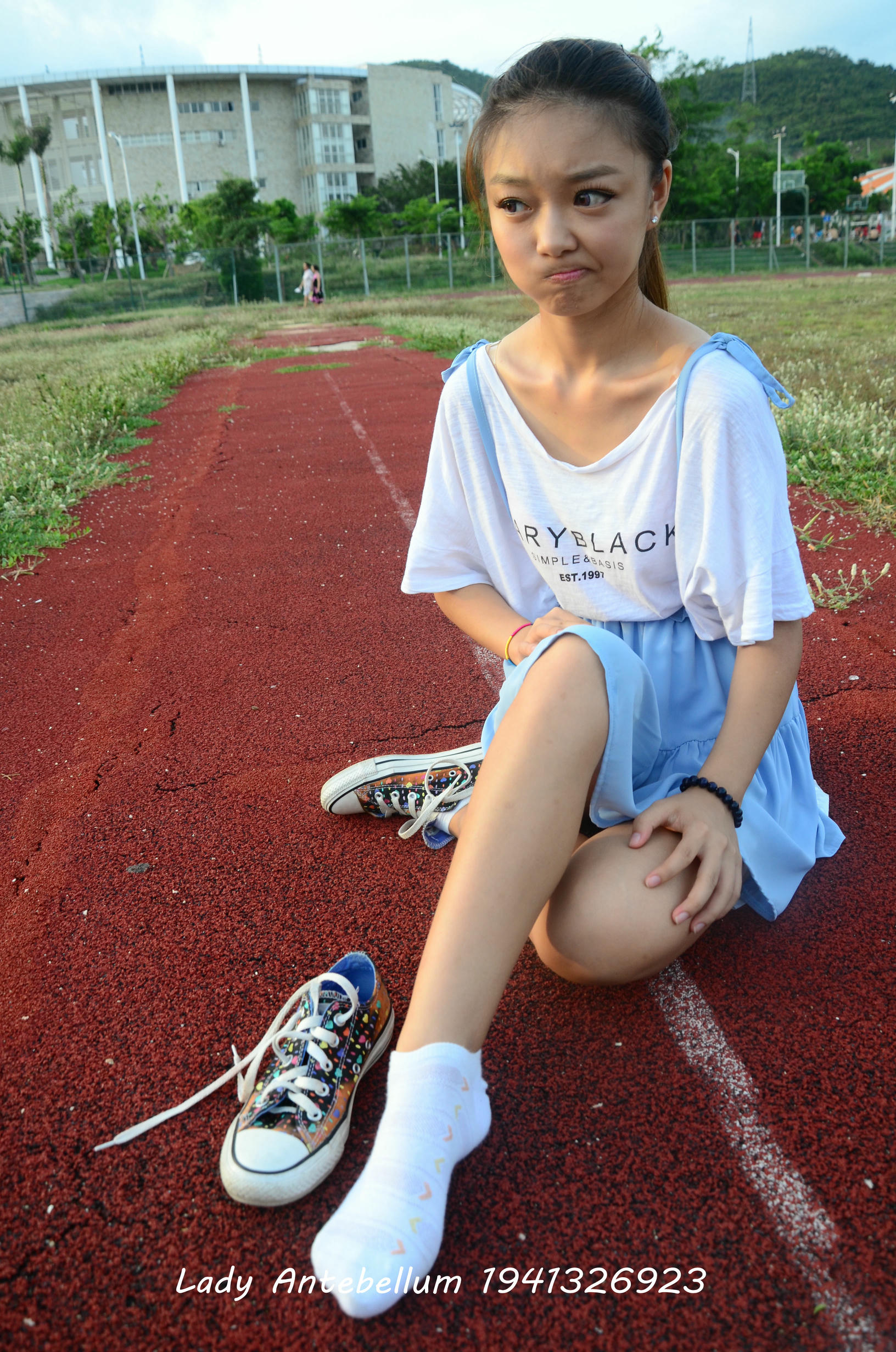 [战前女神] 恋足美腿棉袜女神级摄影套图 单独赠送 [73P+176M]_第4集