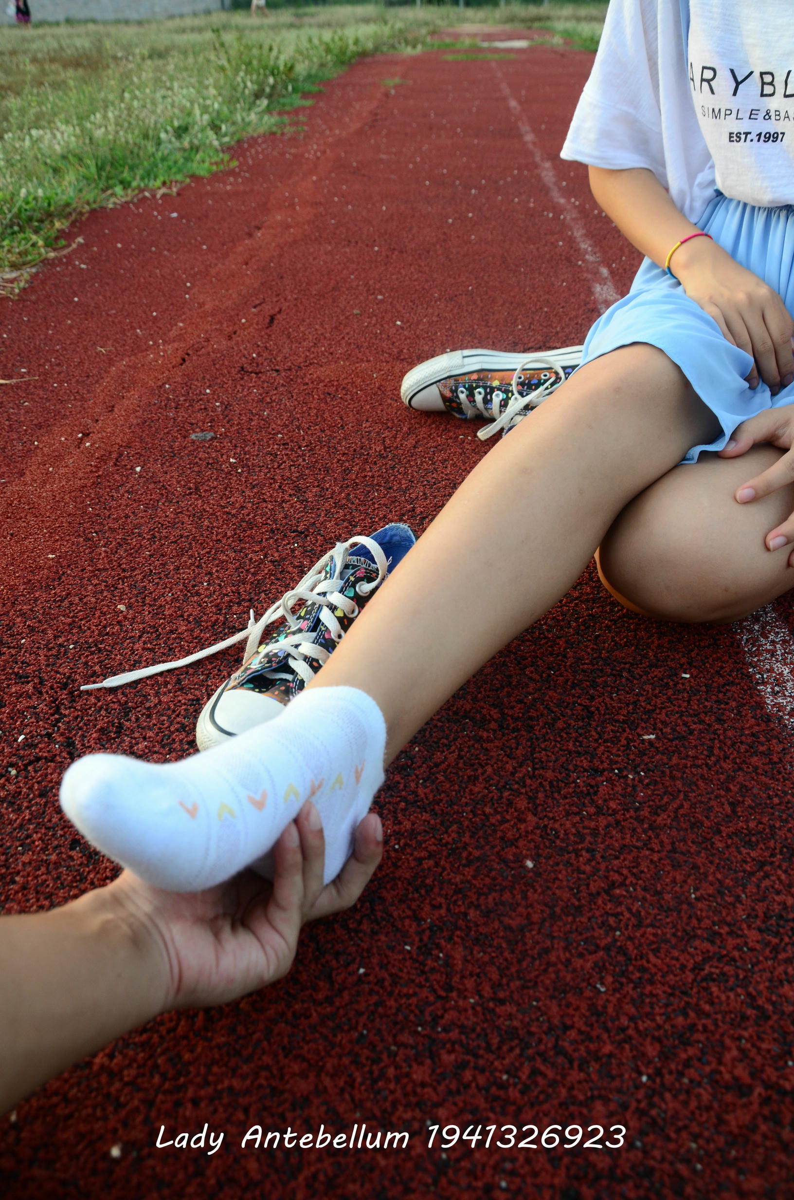 [战前女神] 恋足美腿棉袜女神级摄影套图 单独赠送 [73P+176M]_第4集