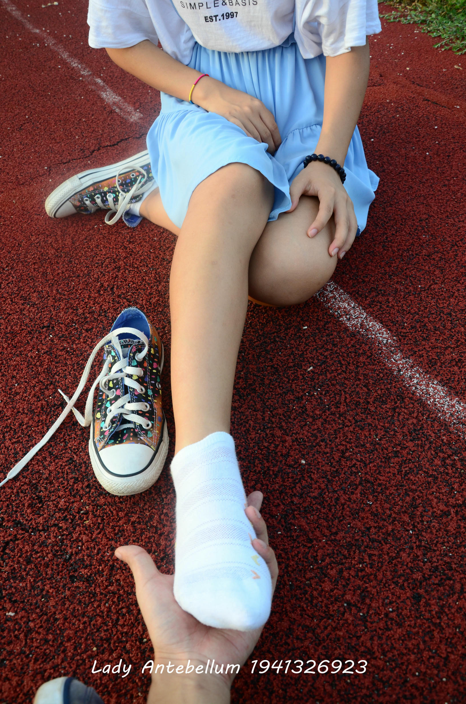 [战前女神] 恋足美腿棉袜女神级摄影套图 单独赠送 [73P+176M]_第4集