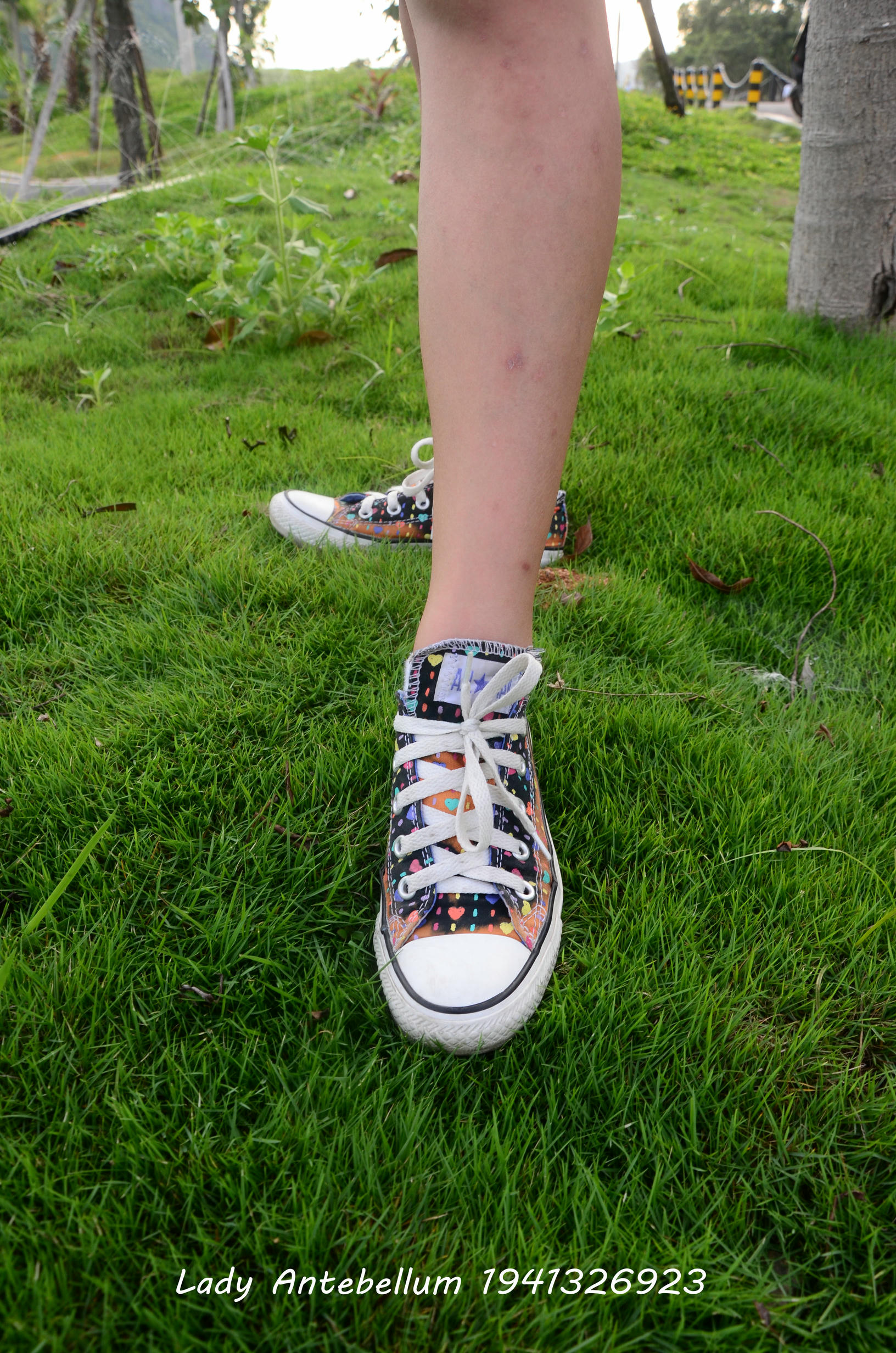 [战前女神] 恋足美腿棉袜女神级摄影套图 单独赠送 [73P+176M]_第1集