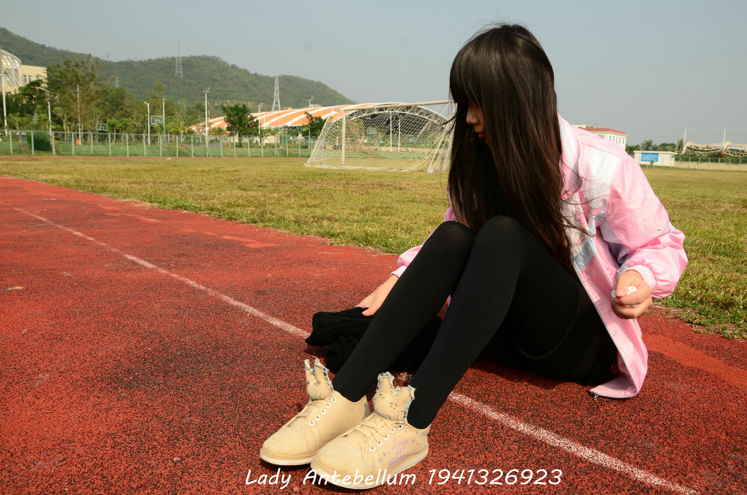 [战前女神] 恋足美腿棉袜女神级摄影套图 017 [84P-228MB]_第1集