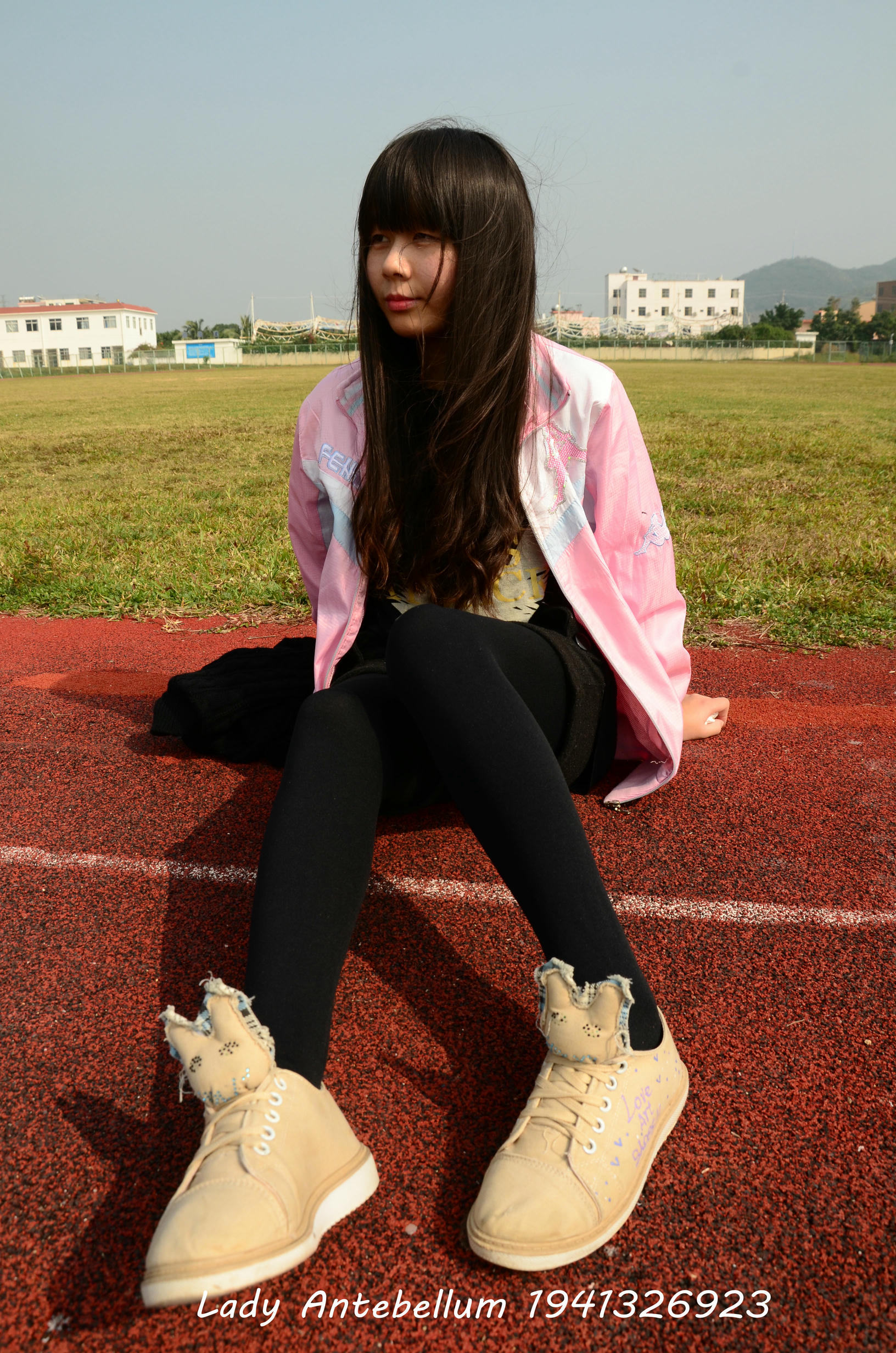 [战前女神] 恋足美腿棉袜女神级摄影套图 017 [84P-228MB]_第1集