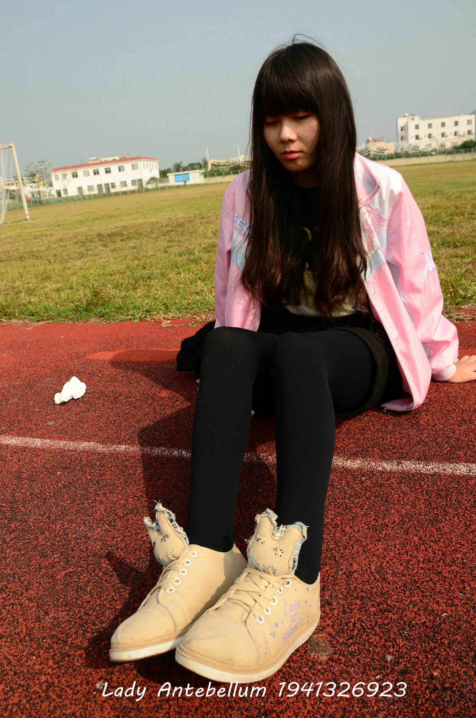 [战前女神] 恋足美腿棉袜女神级摄影套图 017 [84P-228MB]_第2集