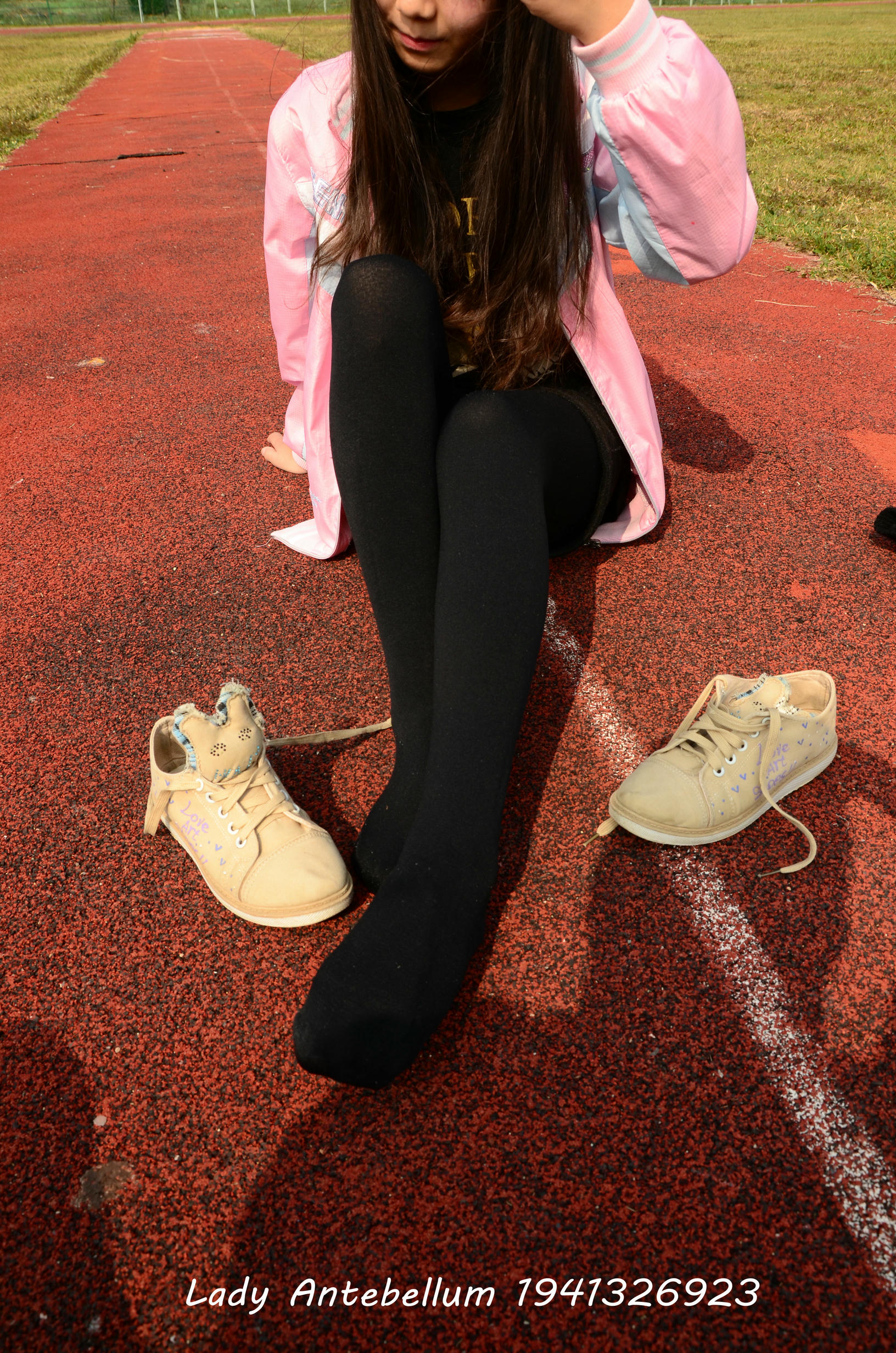 [战前女神] 恋足美腿棉袜女神级摄影套图 017 [84P-228MB]_第4集