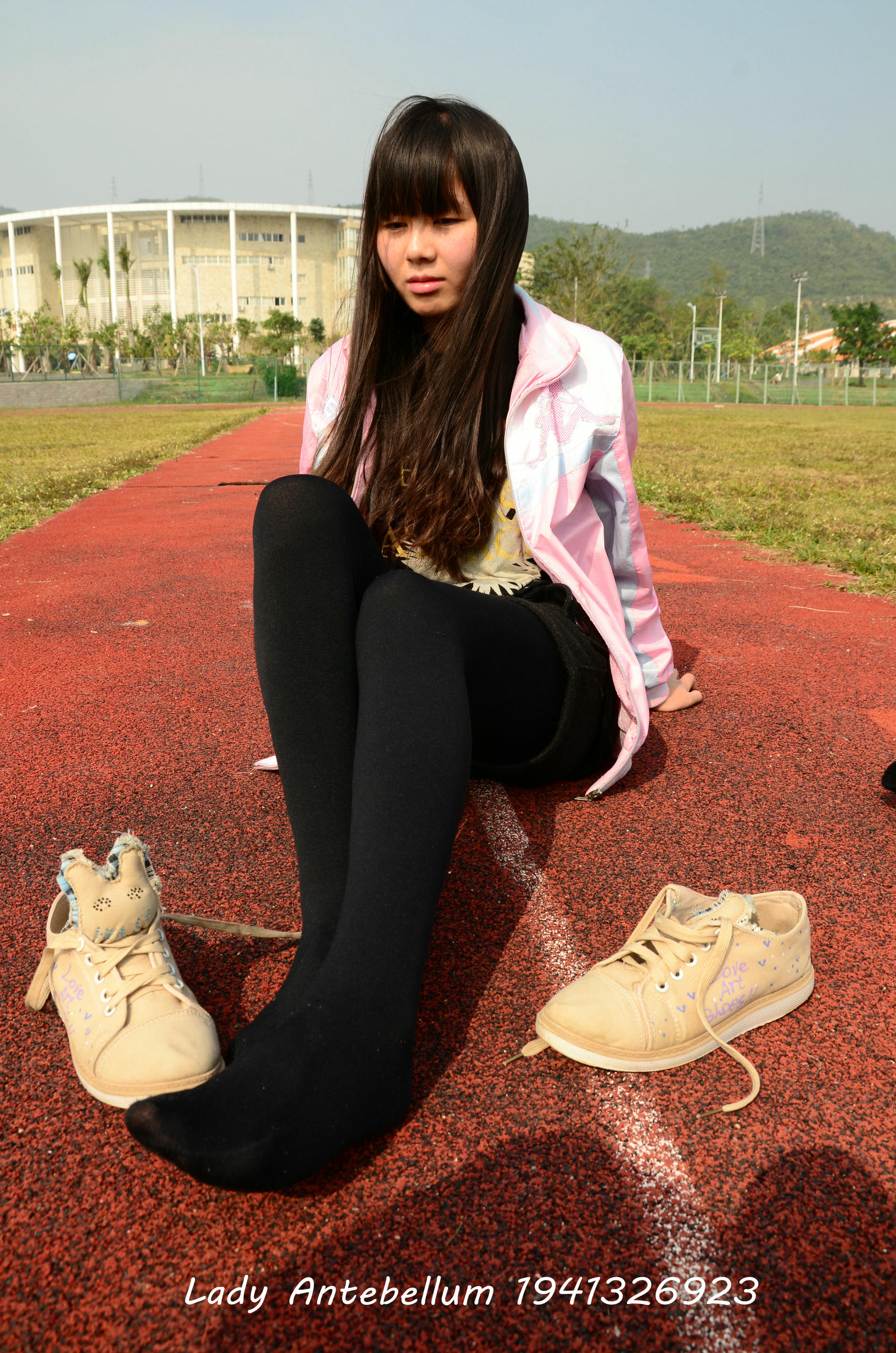 [战前女神] 恋足美腿棉袜女神级摄影套图 017 [84P-228MB]_第4集