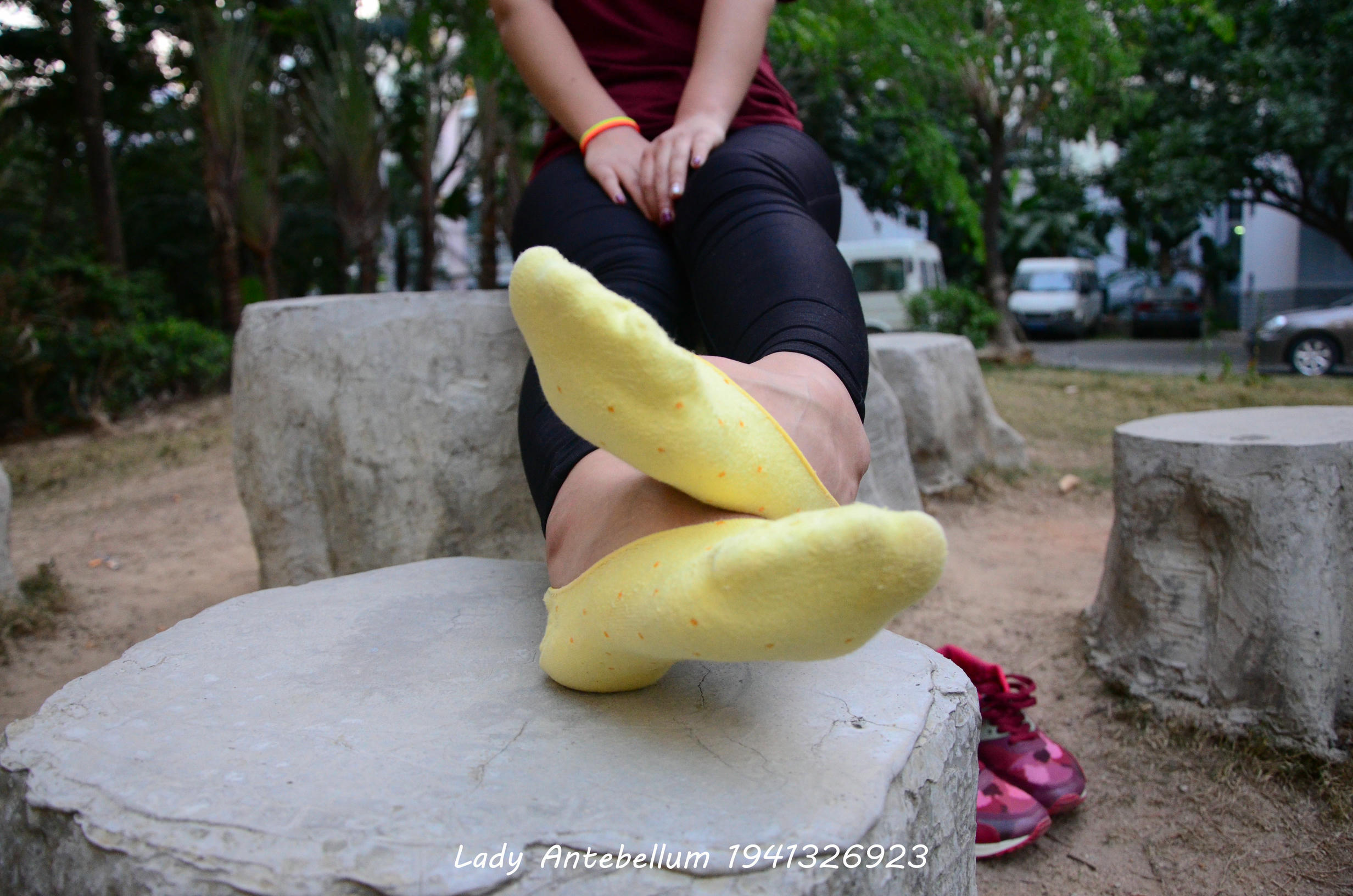 [战前女神] 恋足美腿棉袜女神级摄影套图 020 [38P-87MB]_第2集