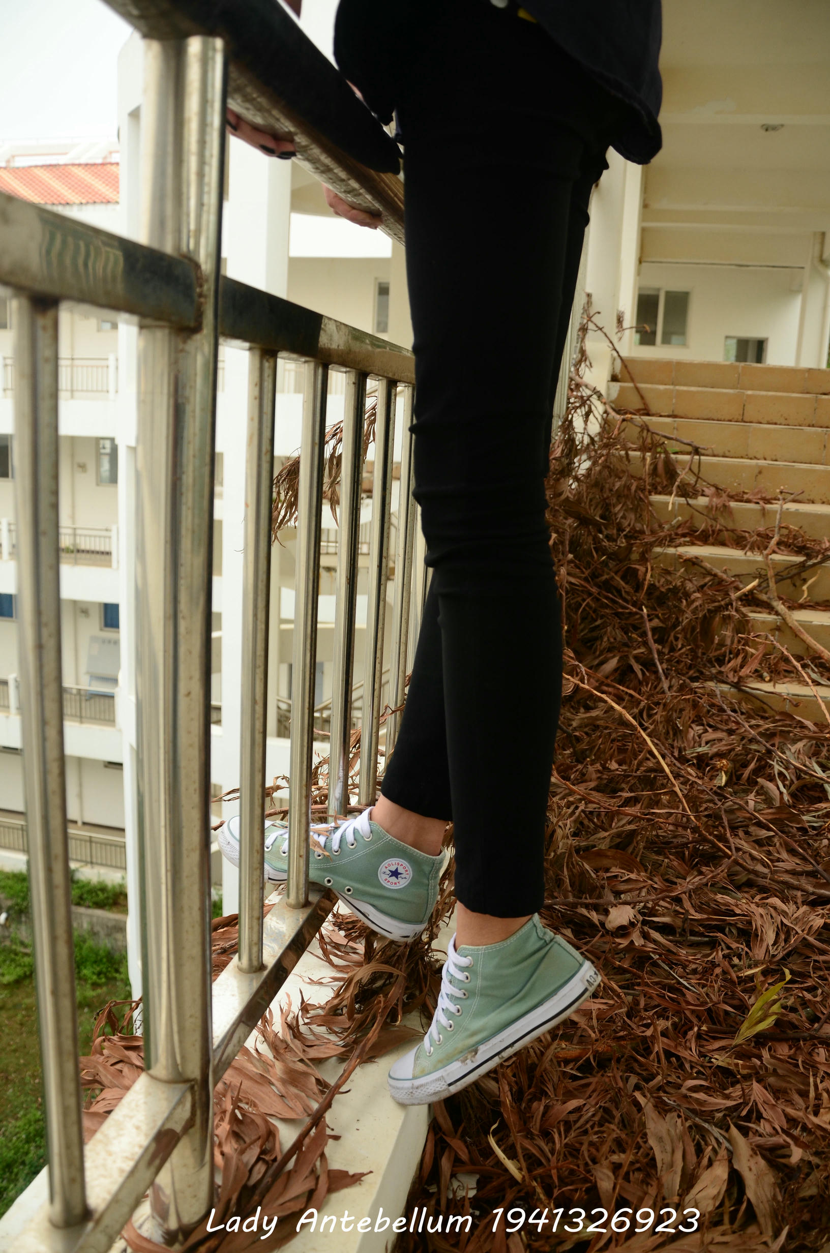 [战前女神] 恋足美腿棉袜女神级摄影套图 022 [53P-86MB]_第1集