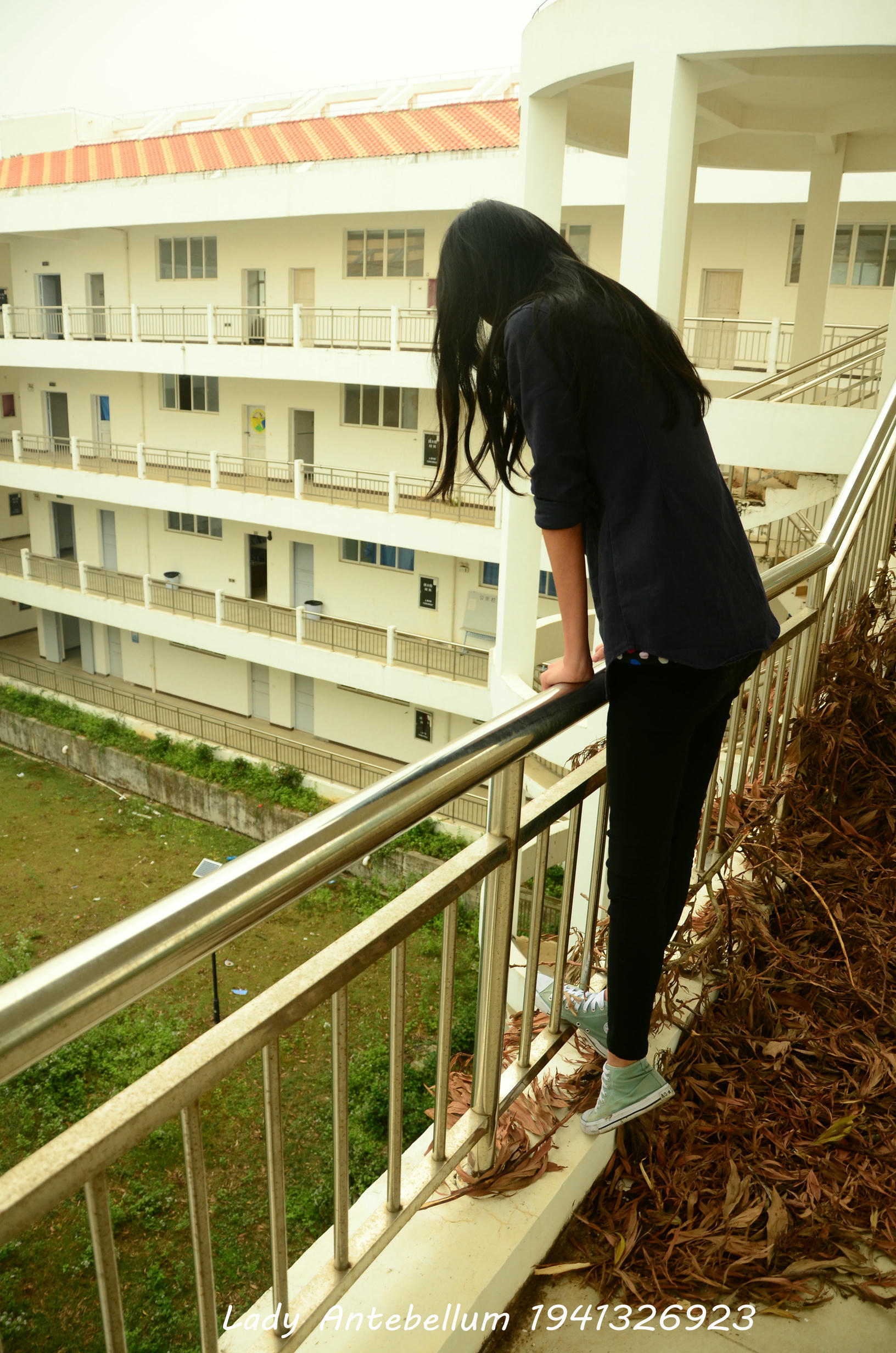 [战前女神] 恋足美腿棉袜女神级摄影套图 022 [53P-86MB]_第1集