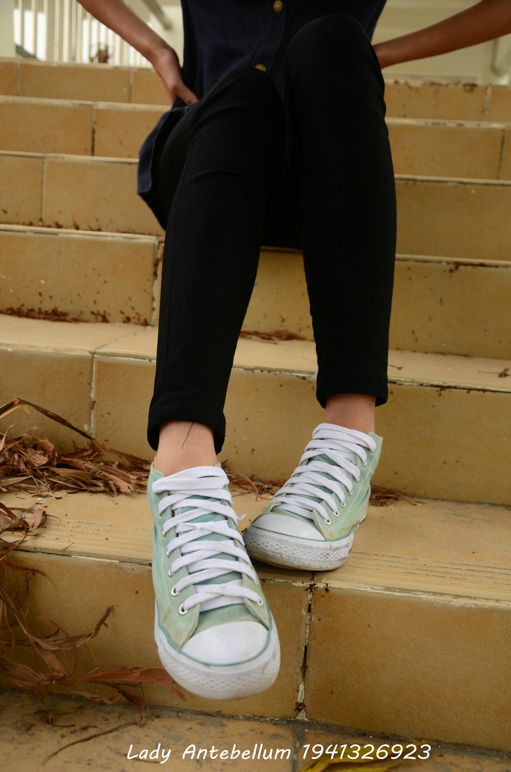 [战前女神] 恋足美腿棉袜女神级摄影套图 022 [53P-86MB]_第1集