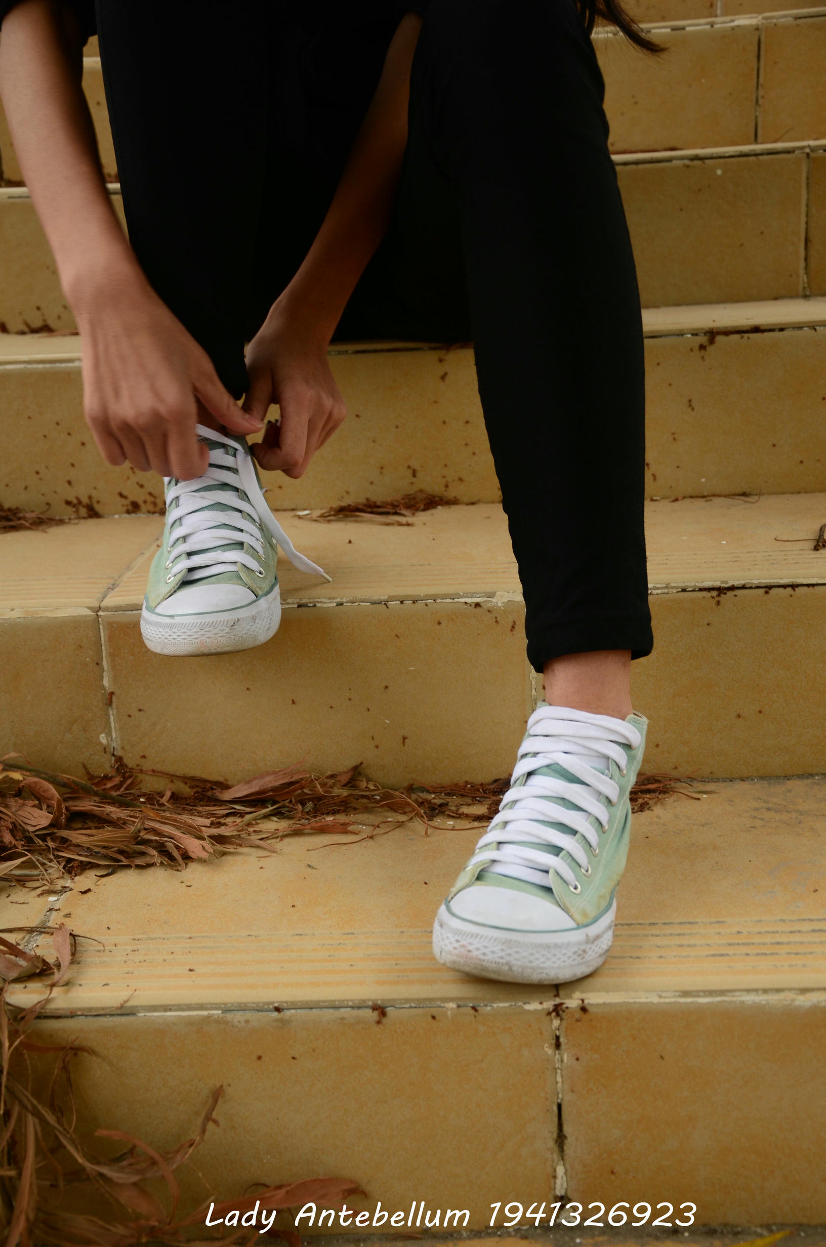 [战前女神] 恋足美腿棉袜女神级摄影套图 022 [53P-86MB]_第1集