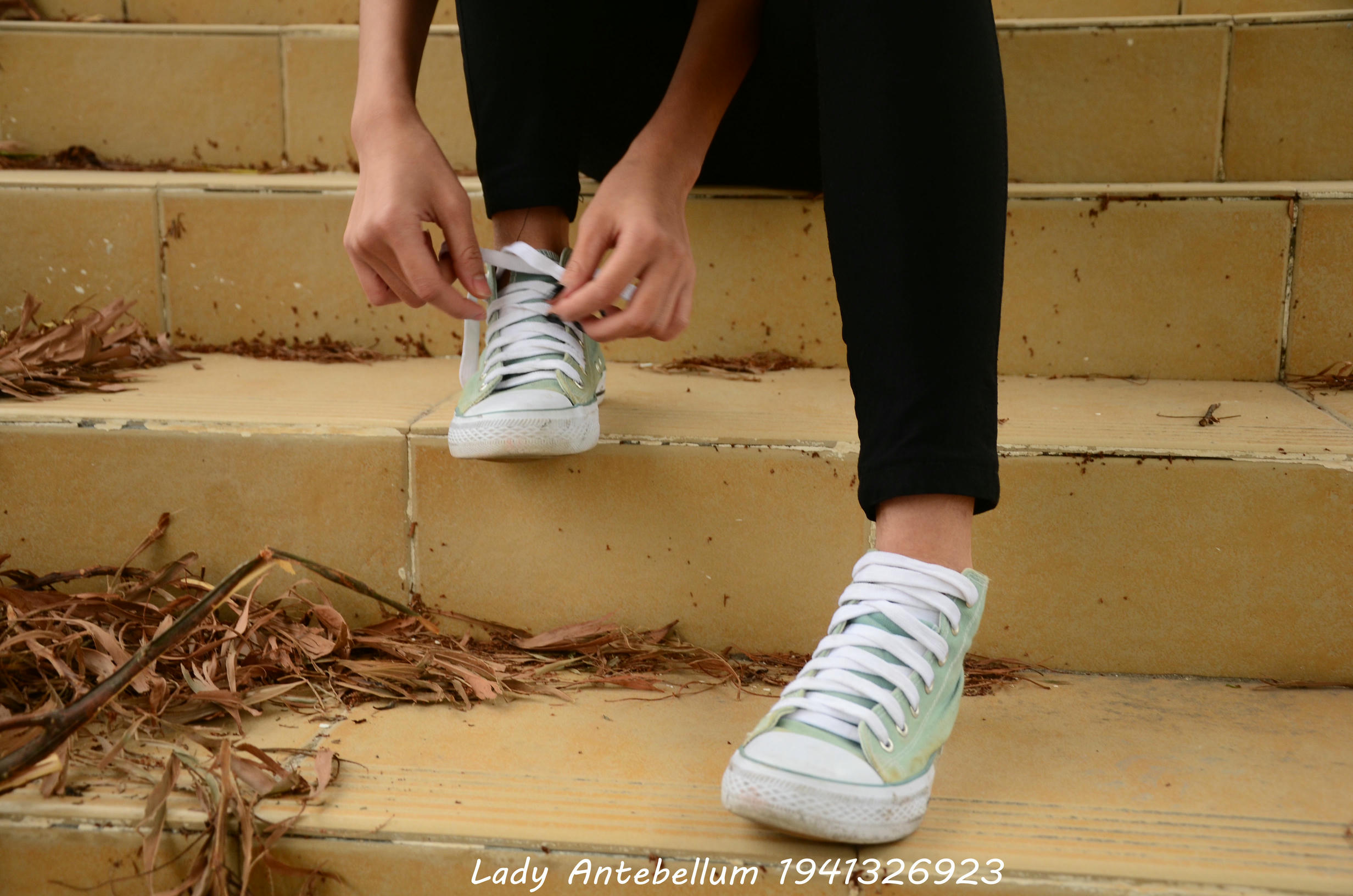 [战前女神] 恋足美腿棉袜女神级摄影套图 022 [53P-86MB]_第1集