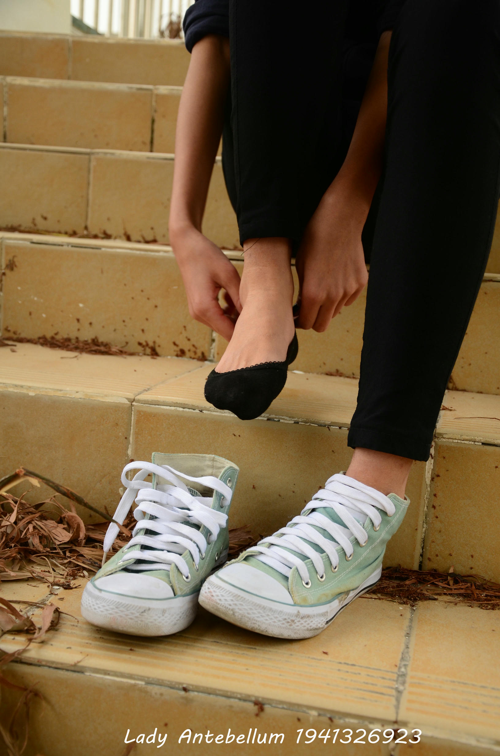 [战前女神] 恋足美腿棉袜女神级摄影套图 022 [53P-86MB]_第2集