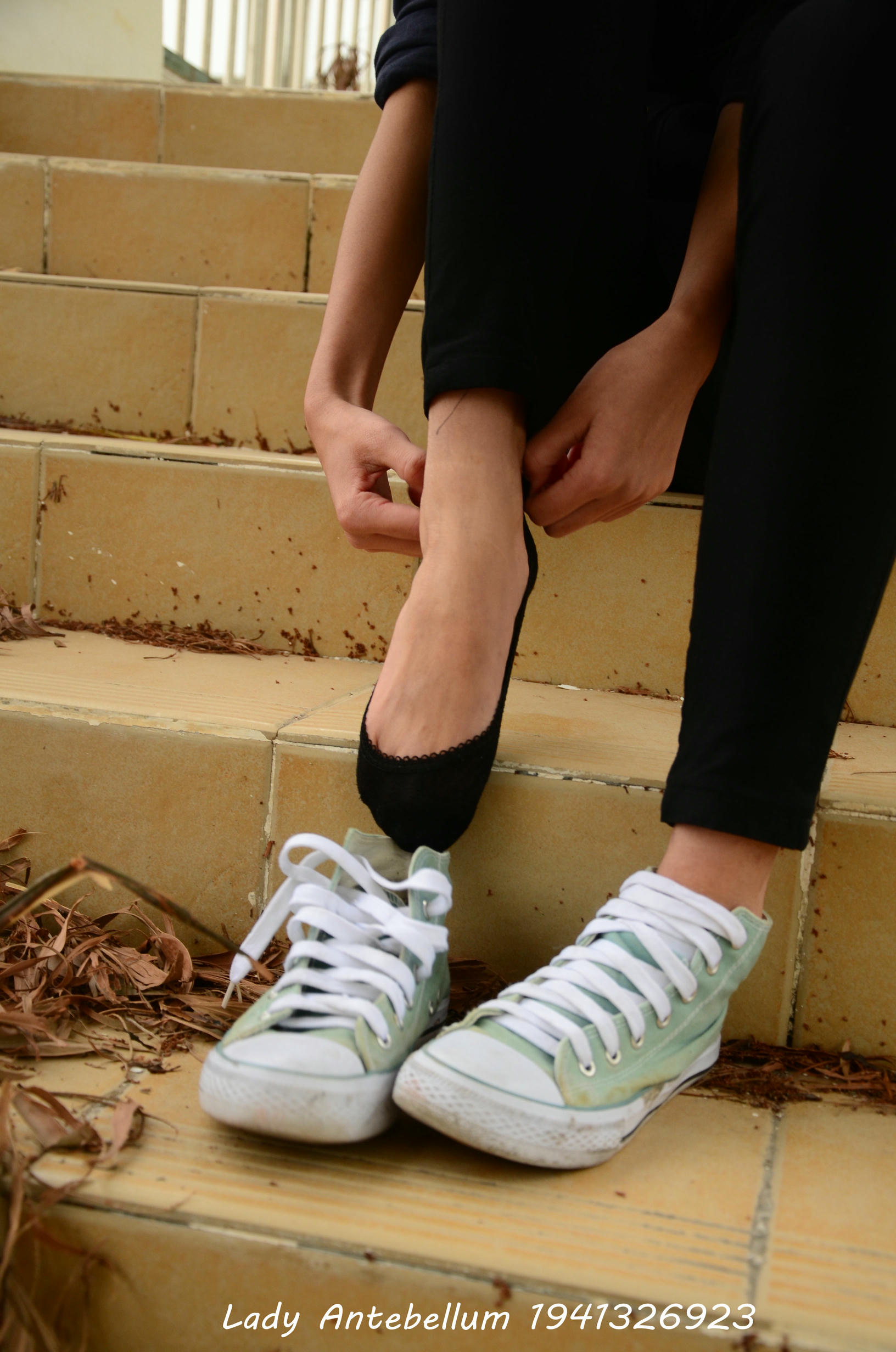 [战前女神] 恋足美腿棉袜女神级摄影套图 022 [53P-86MB]_第2集