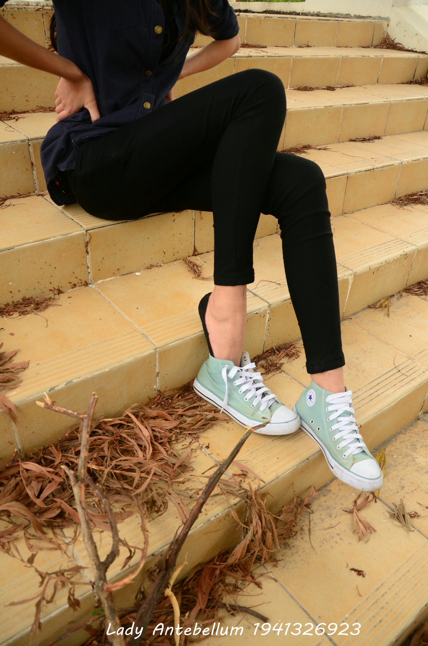 [战前女神] 恋足美腿棉袜女神级摄影套图 022 [53P-86MB]_第2集