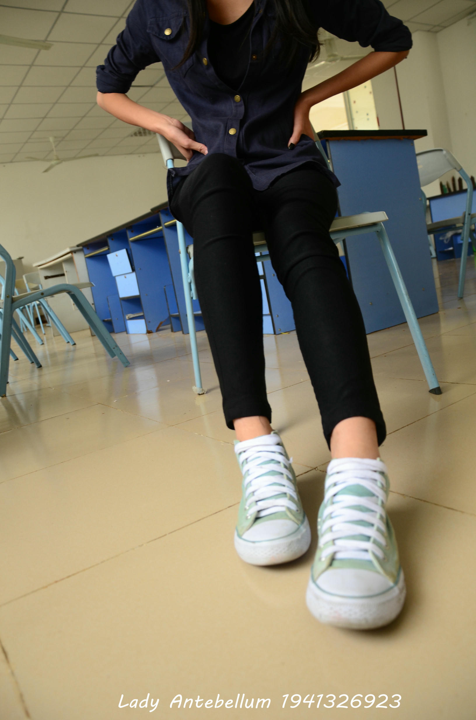 [战前女神] 恋足美腿棉袜女神级摄影套图 022 [53P-86MB]_第2集