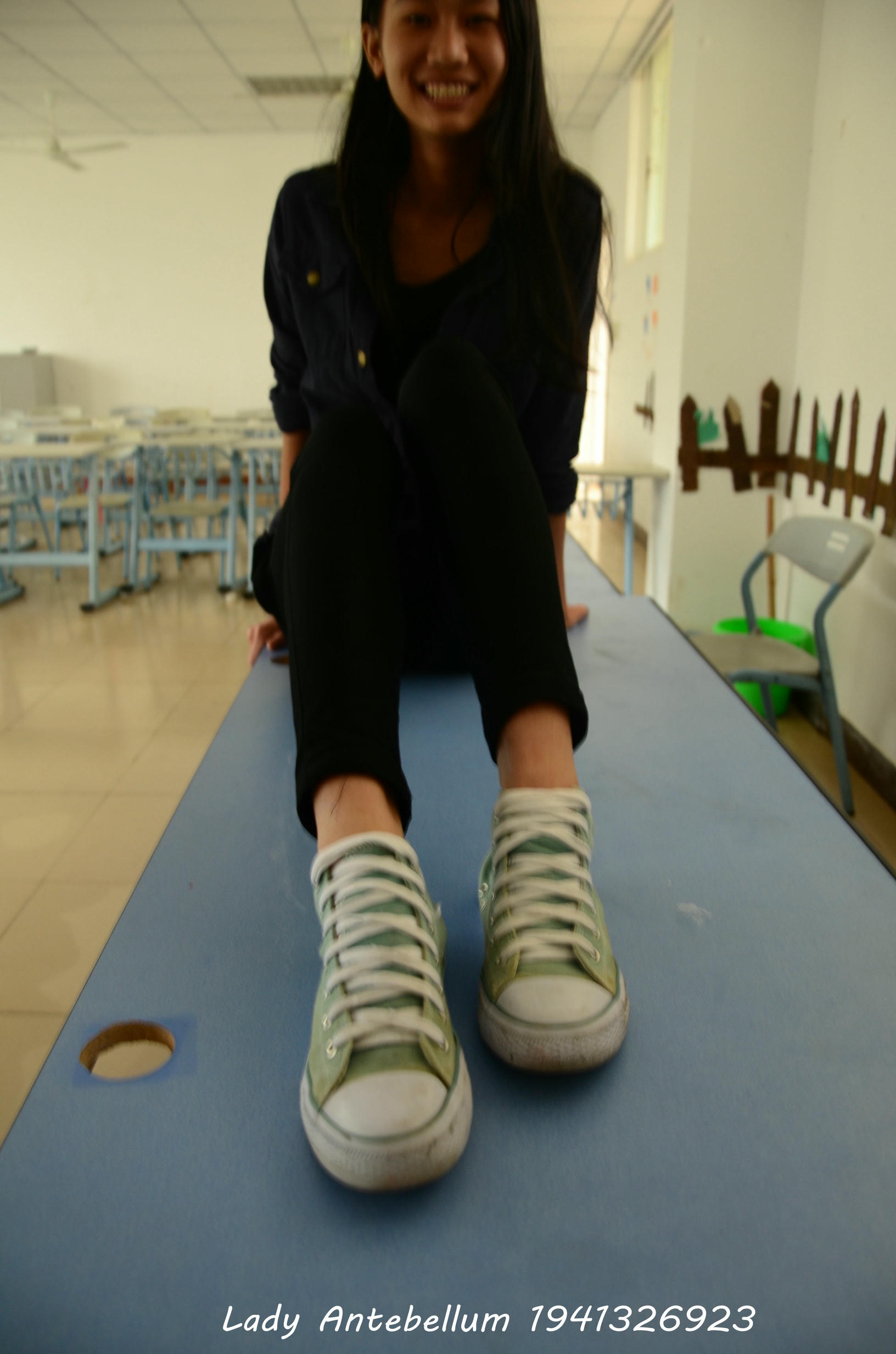 [战前女神] 恋足美腿棉袜女神级摄影套图 022 [53P-86MB]_第2集