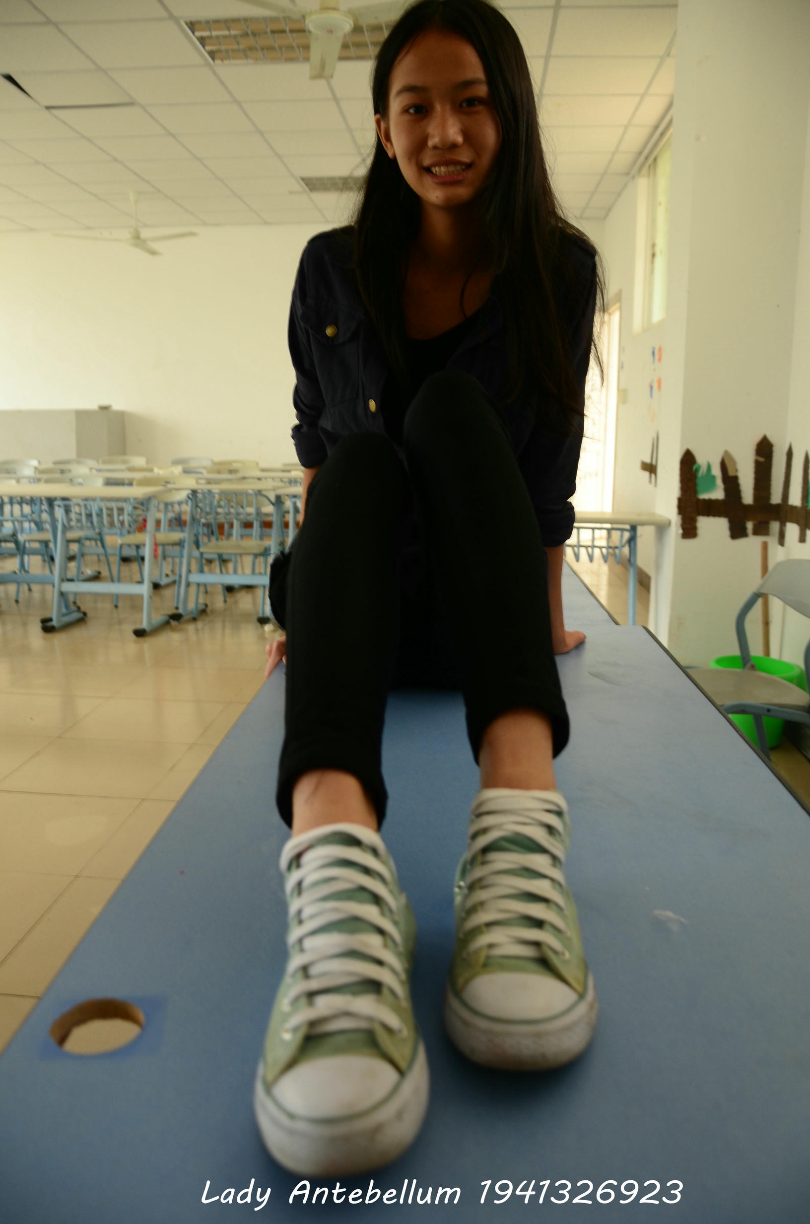 [战前女神] 恋足美腿棉袜女神级摄影套图 022 [53P-86MB]_第2集