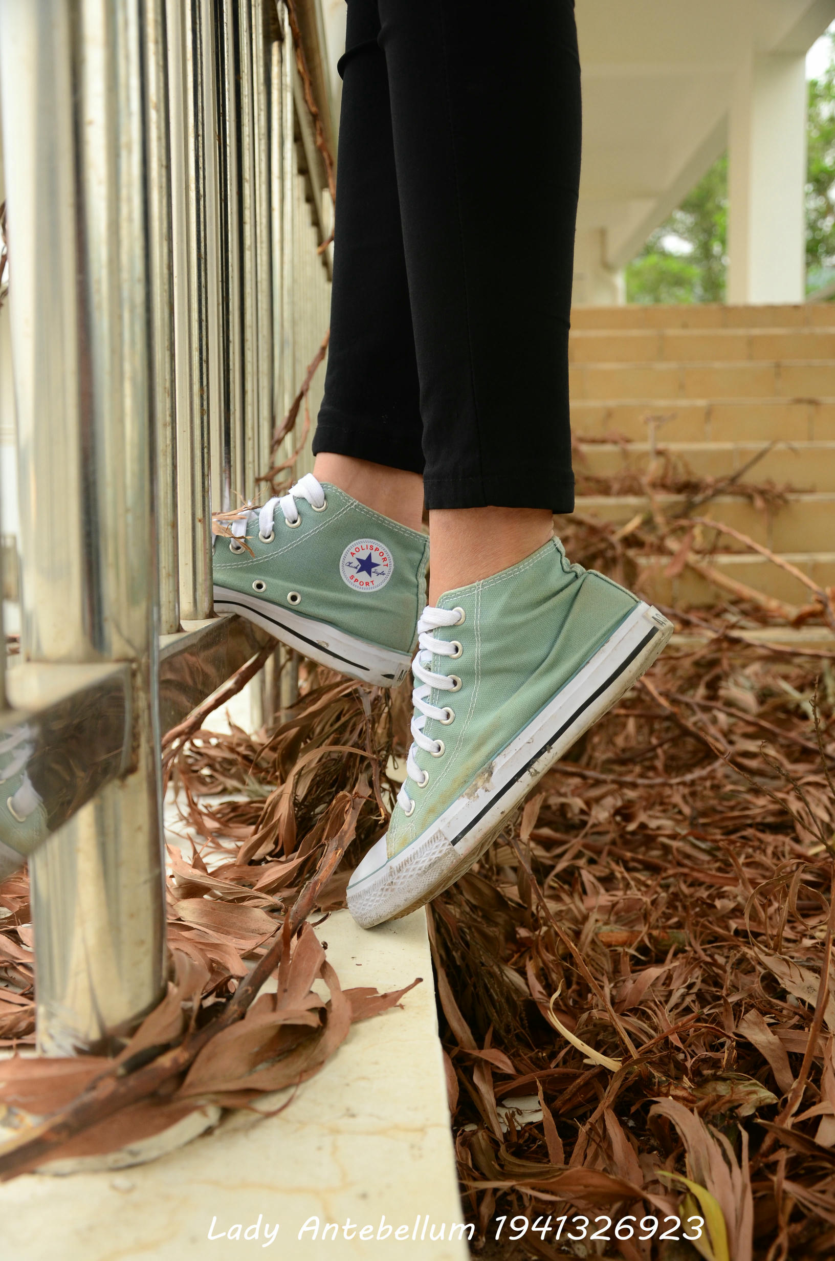 [战前女神] 恋足美腿棉袜女神级摄影套图 022 [53P-86MB]_第1集