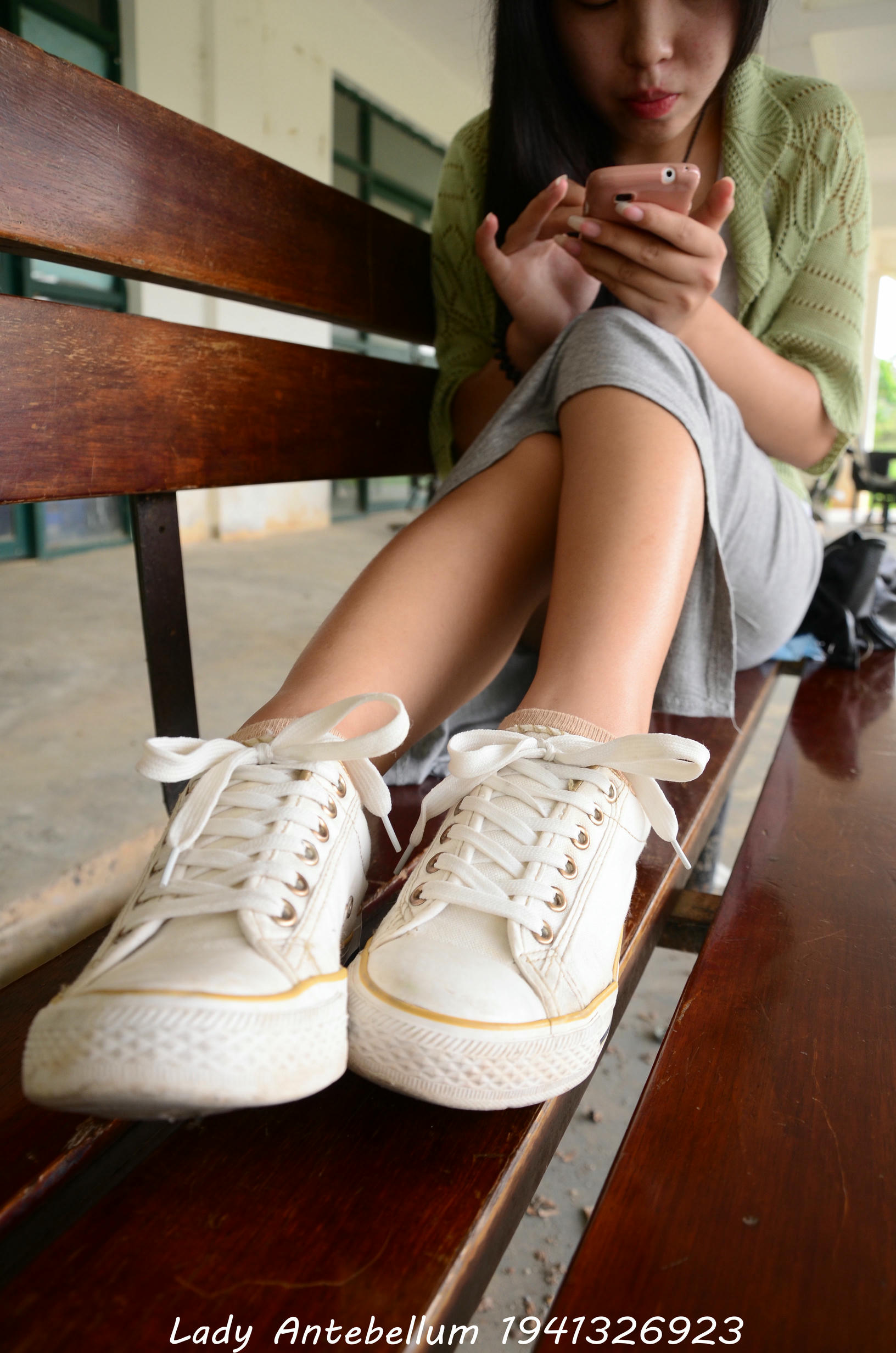 [战前女神] 恋足美腿棉袜女神级摄影套图 023 [41P-60MB]_第1集