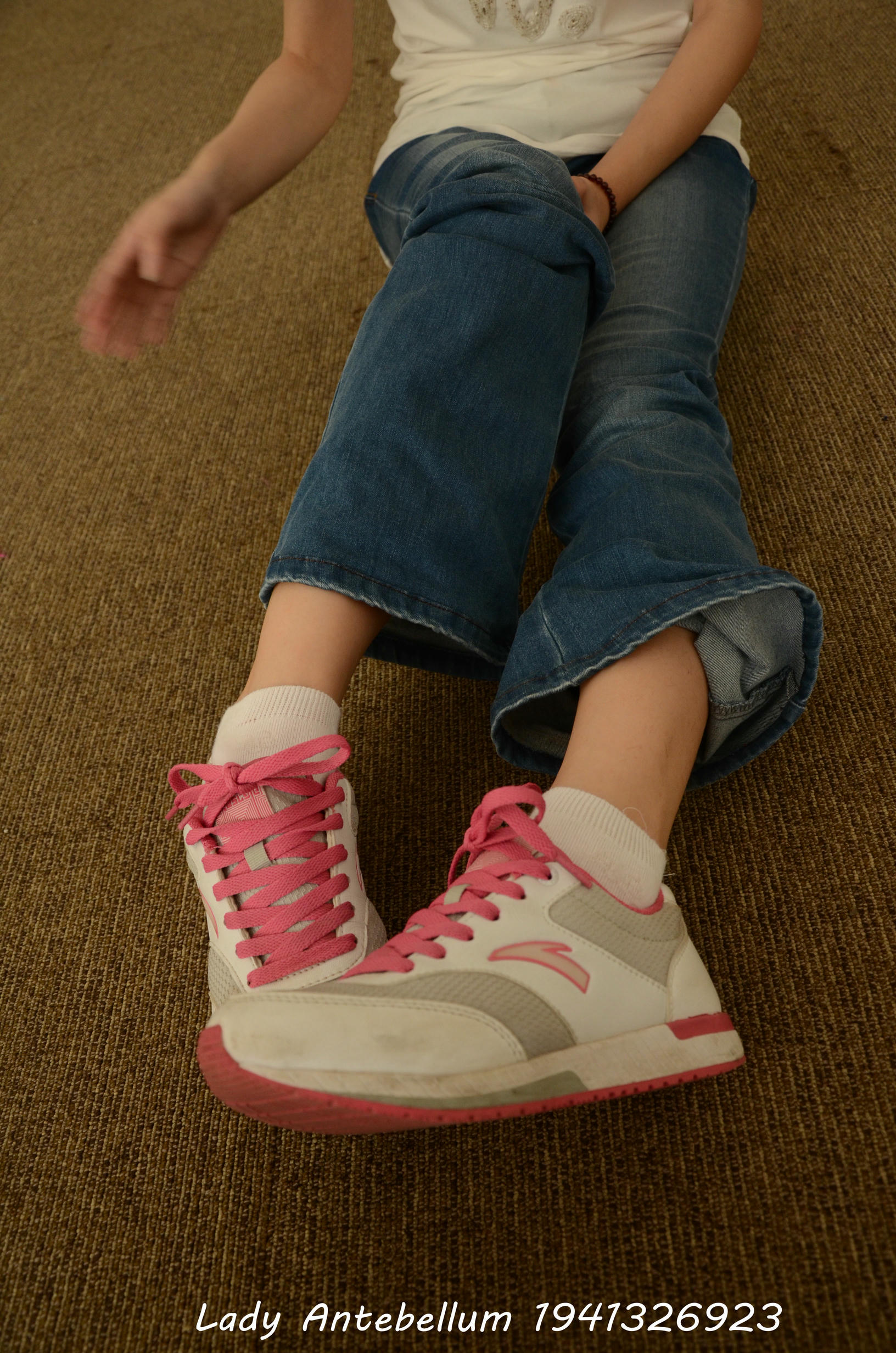 [战前女神] 恋足美腿棉袜女神级摄影套图 024 [220P-359MB]_第1集