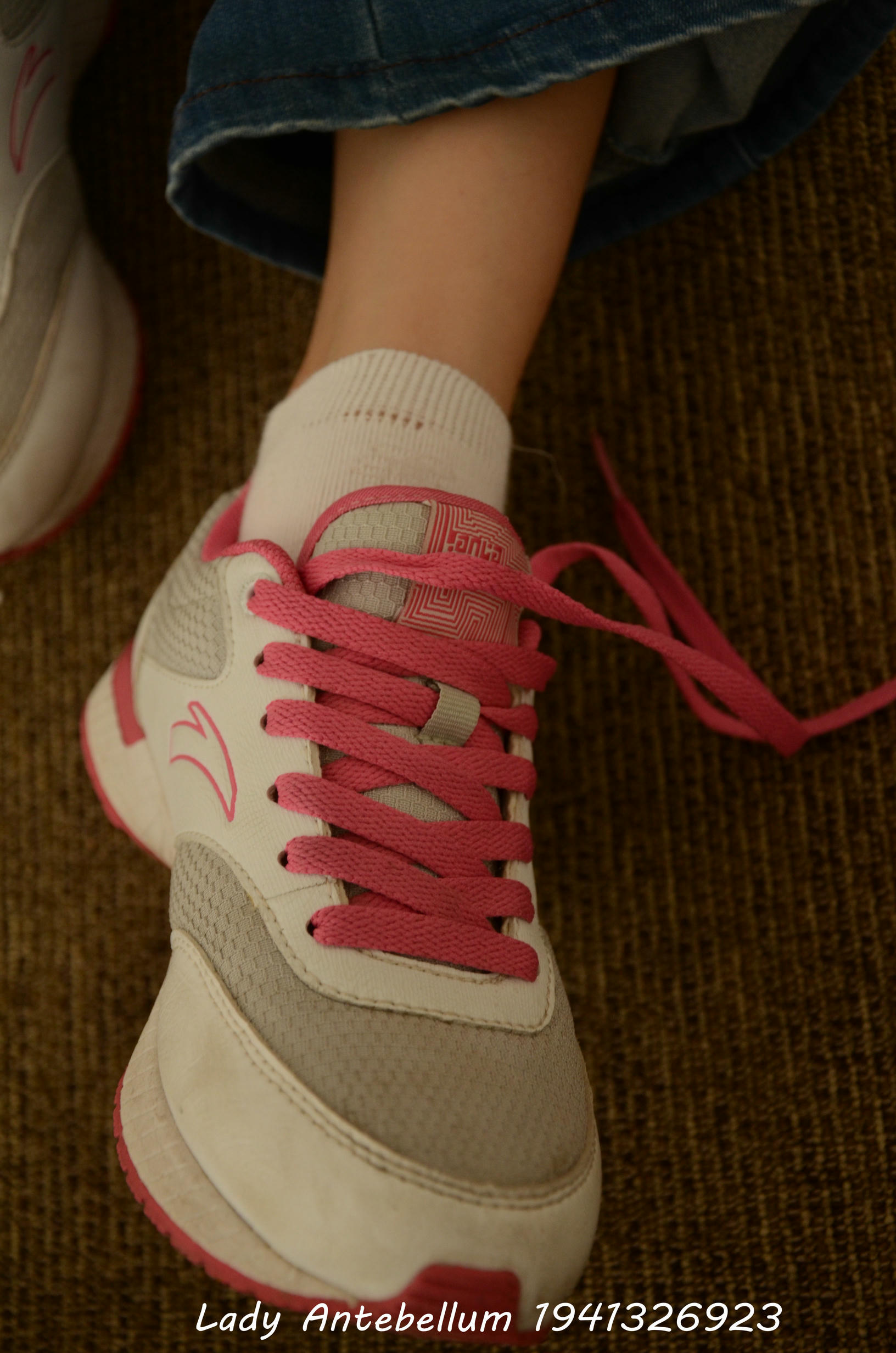 [战前女神] 恋足美腿棉袜女神级摄影套图 024 [220P-359MB]_第1集