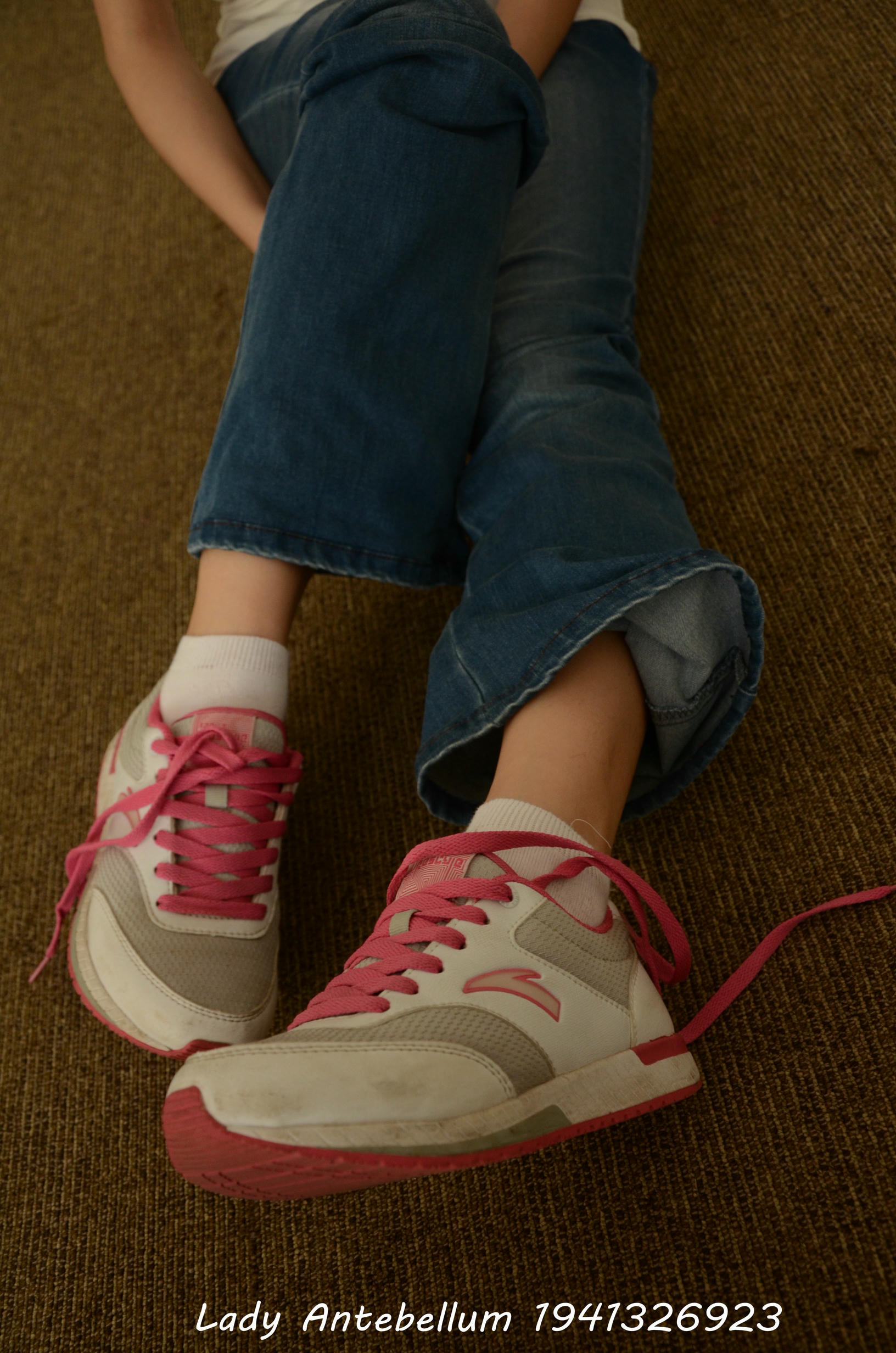 [战前女神] 恋足美腿棉袜女神级摄影套图 024 [220P-359MB]_第1集