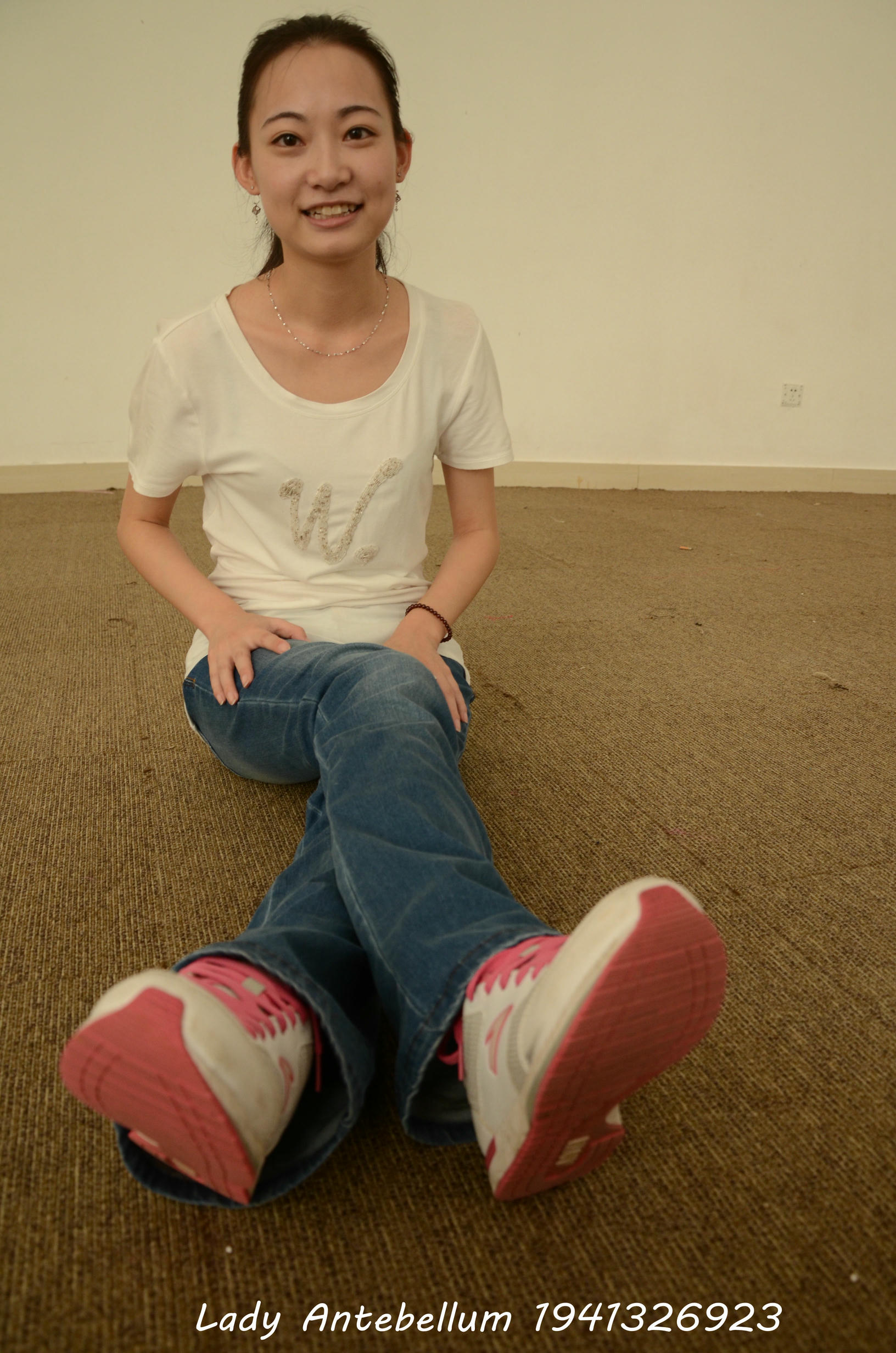 [战前女神] 恋足美腿棉袜女神级摄影套图 024 [220P-359MB]_第1集