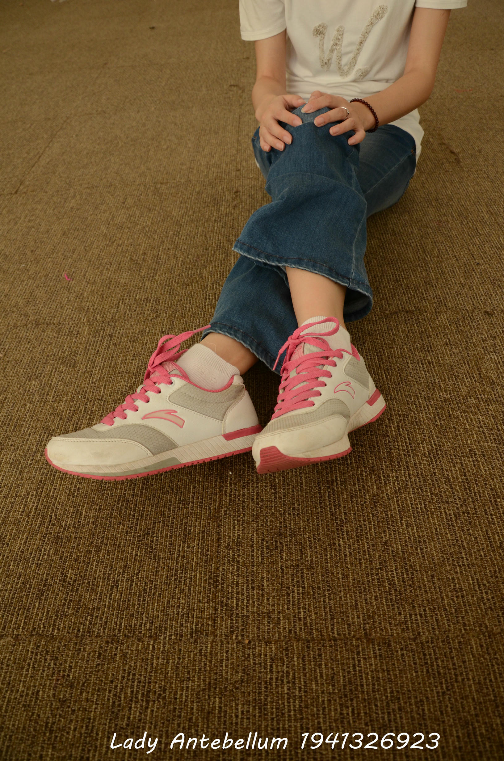 [战前女神] 恋足美腿棉袜女神级摄影套图 024 [220P-359MB]_第1集