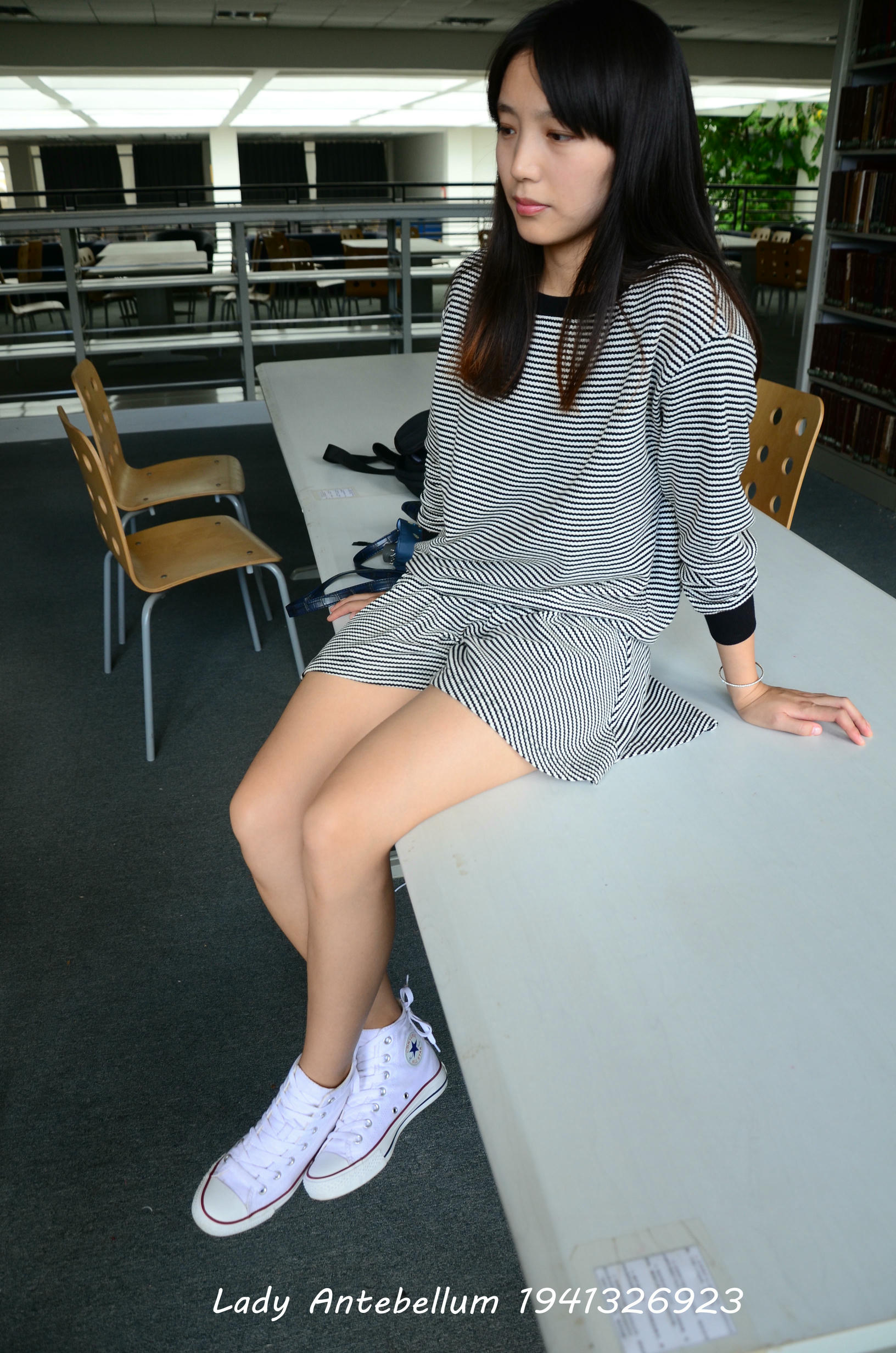 [战前女神] 恋足美腿棉袜女神级摄影套图 027 [74P-92MB]_第1集