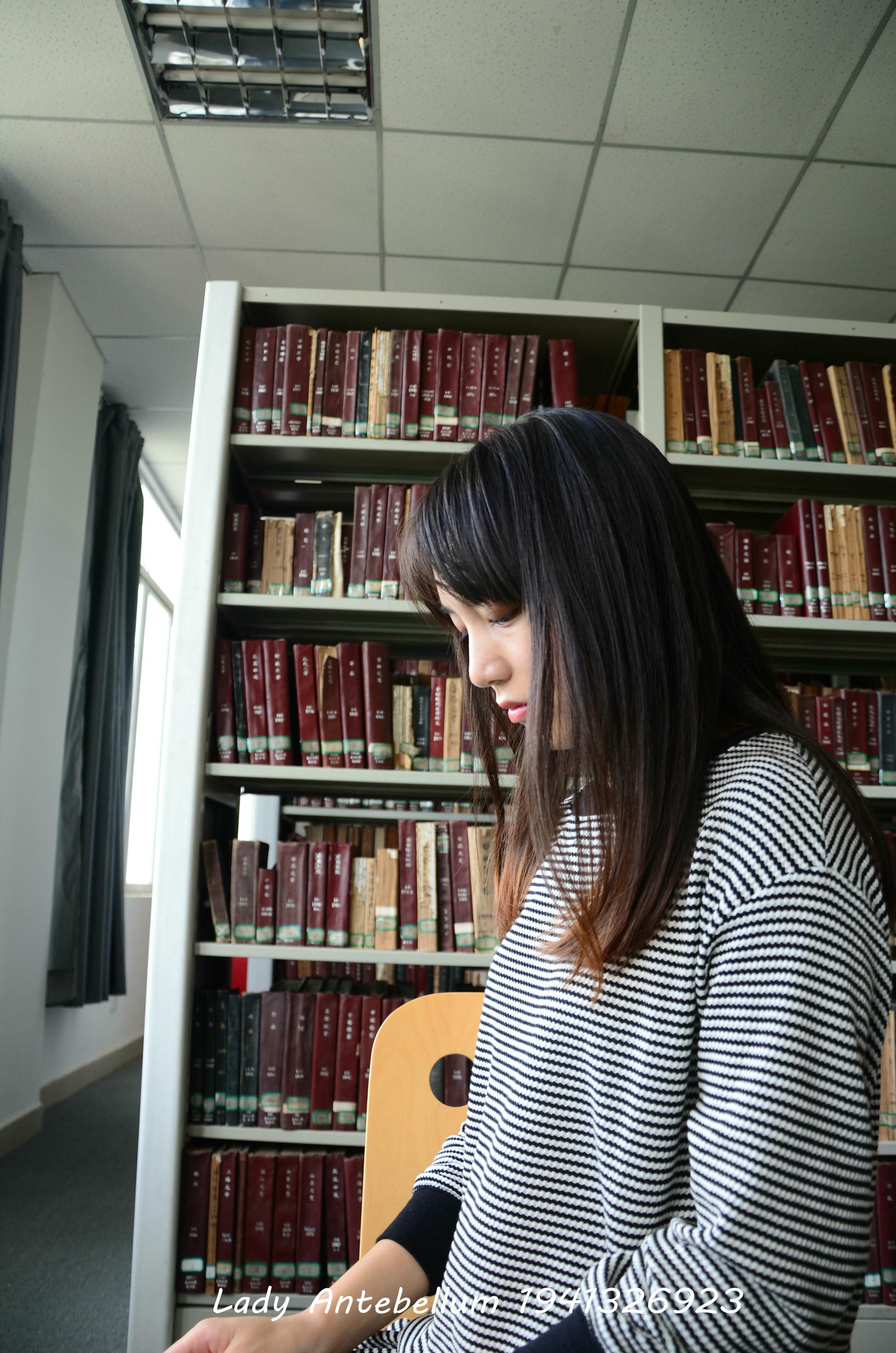 [战前女神] 恋足美腿棉袜女神级摄影套图 027 [74P-92MB]_第1集