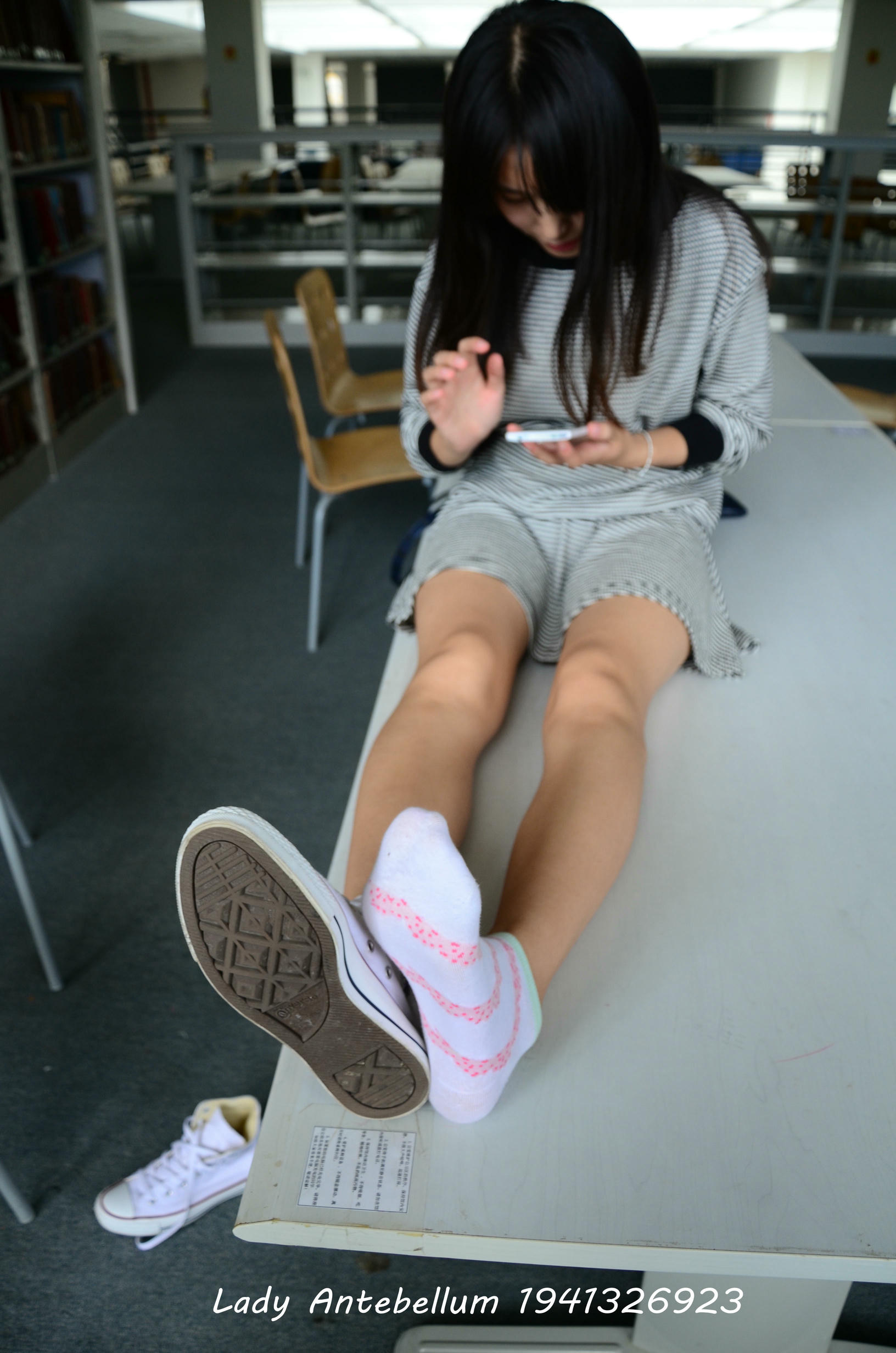 [战前女神] 恋足美腿棉袜女神级摄影套图 027 [74P-92MB]_第2集