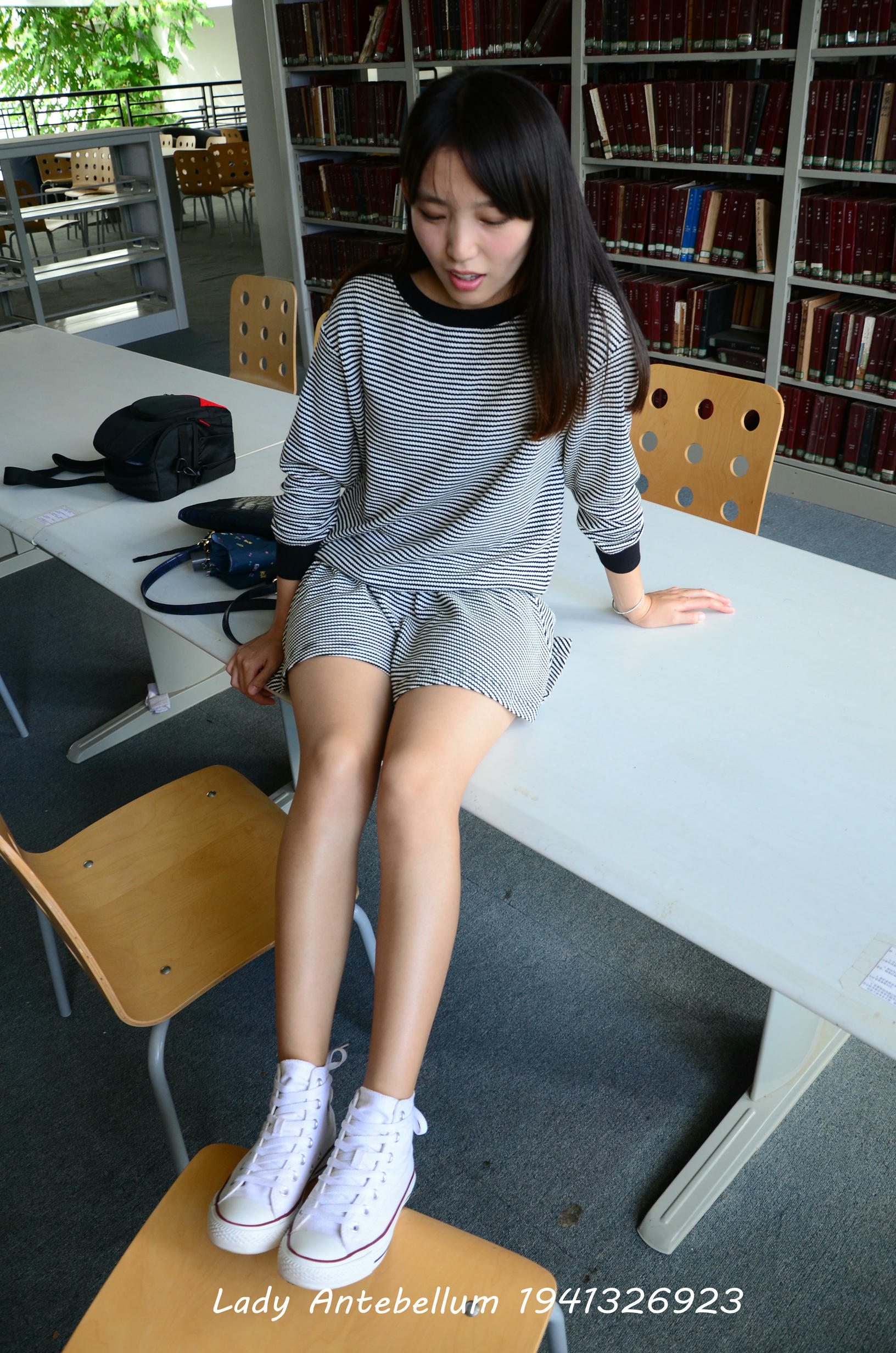 [战前女神] 恋足美腿棉袜女神级摄影套图 027 [74P-92MB]_第1集