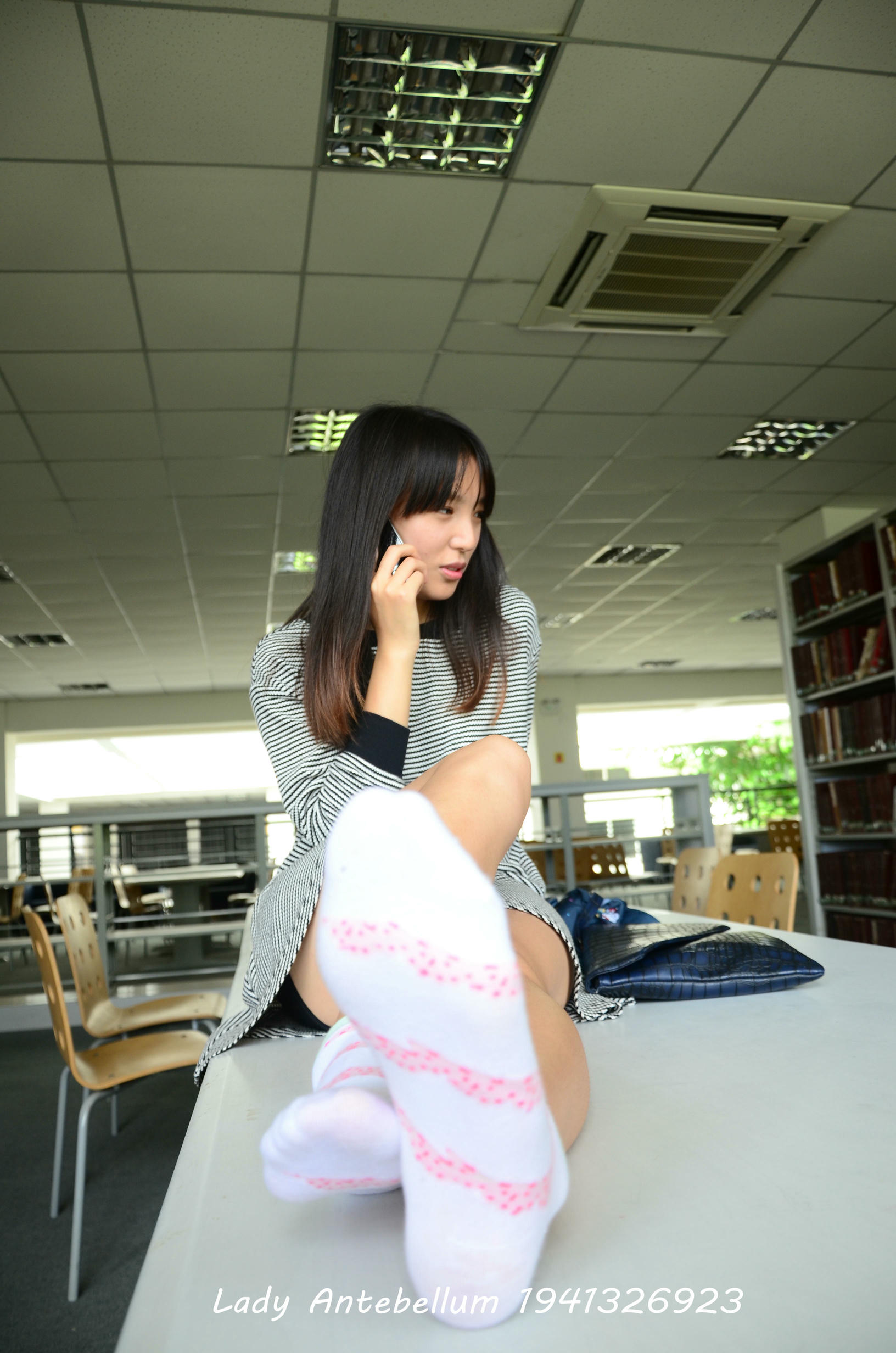 [战前女神] 恋足美腿棉袜女神级摄影套图 027 [74P-92MB]_第2集