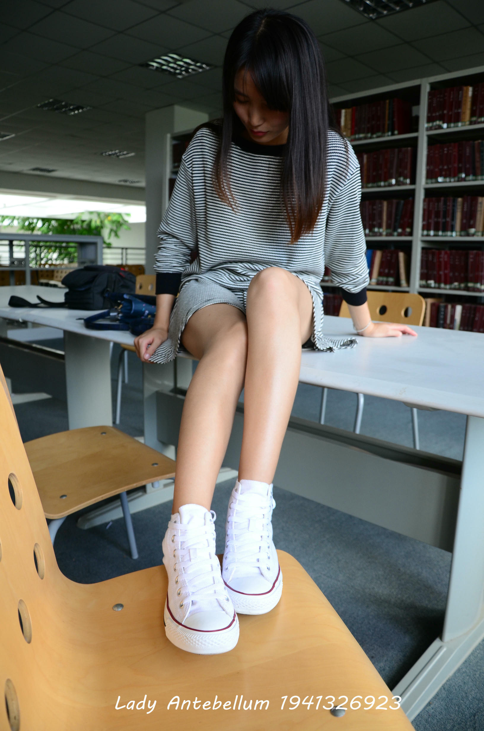 [战前女神] 恋足美腿棉袜女神级摄影套图 027 [74P-92MB]_第1集