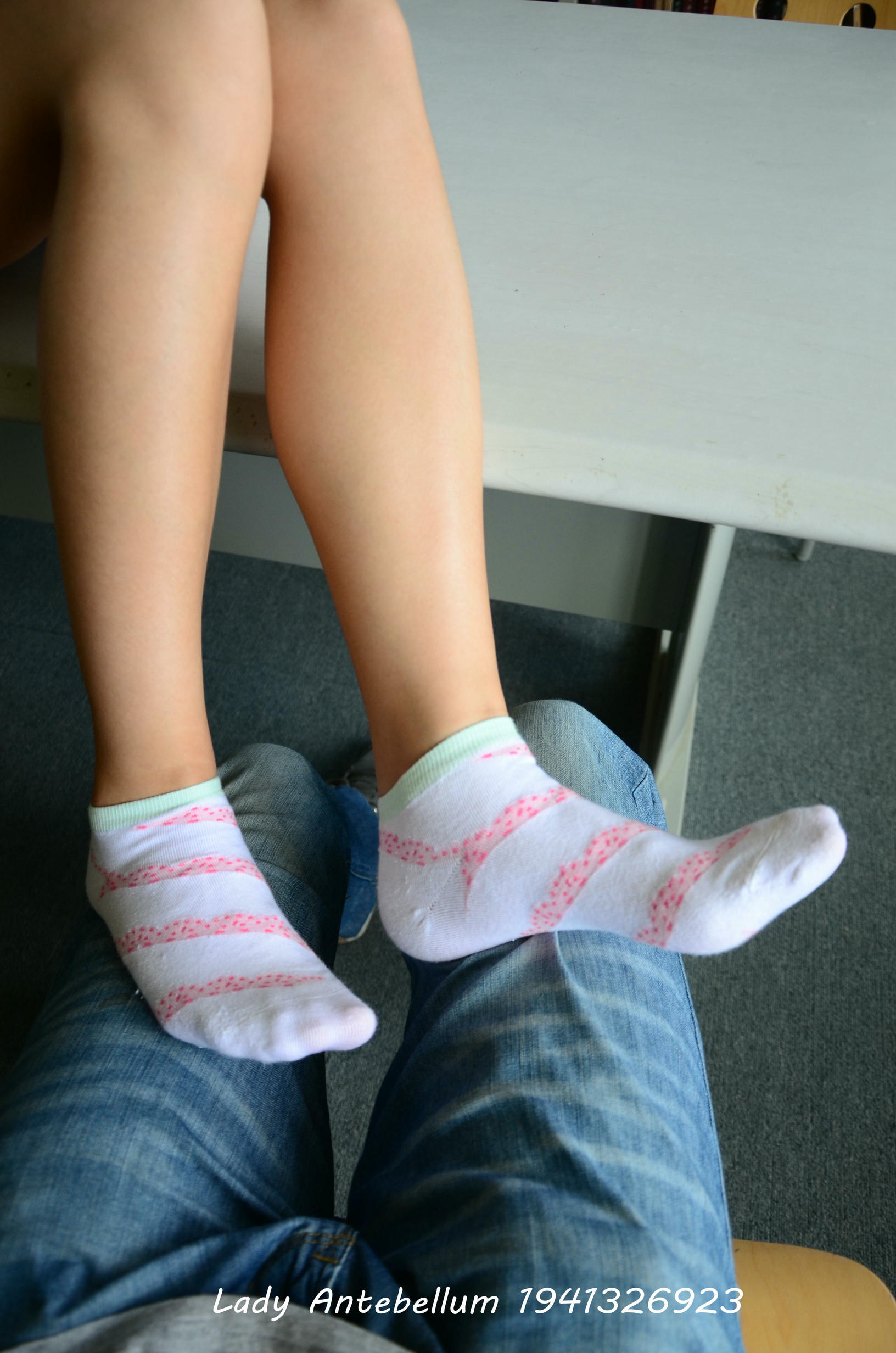 [战前女神] 恋足美腿棉袜女神级摄影套图 027 [74P-92MB]_第3集